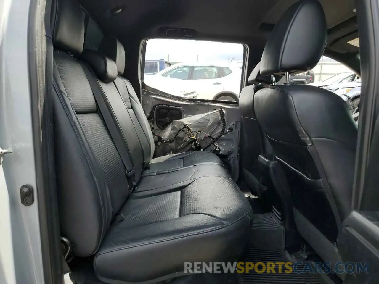 10 Photograph of a damaged car 5TFCZ5AN9KX205644 TOYOTA TACOMA 2019