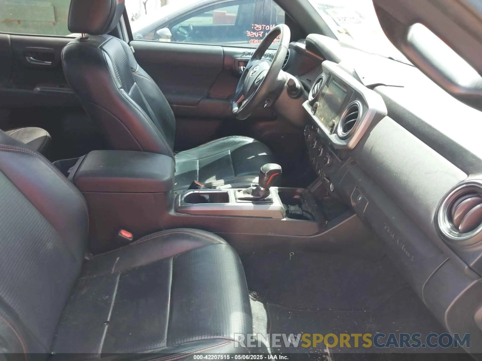 5 Photograph of a damaged car 5TFCZ5AN9KX207118 TOYOTA TACOMA 2019