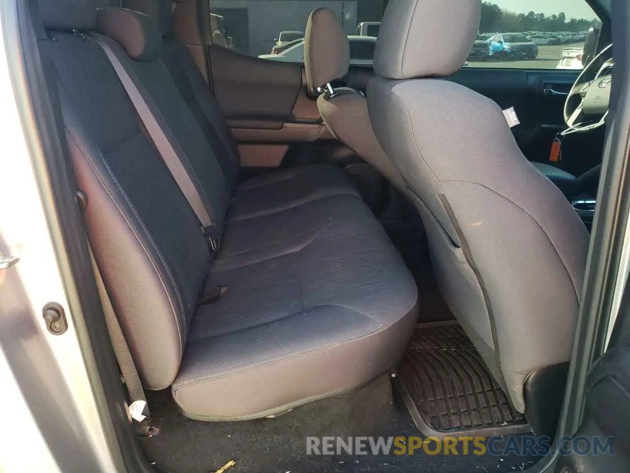 10 Photograph of a damaged car 5TFCZ5AN9KX211007 TOYOTA TACOMA 2019