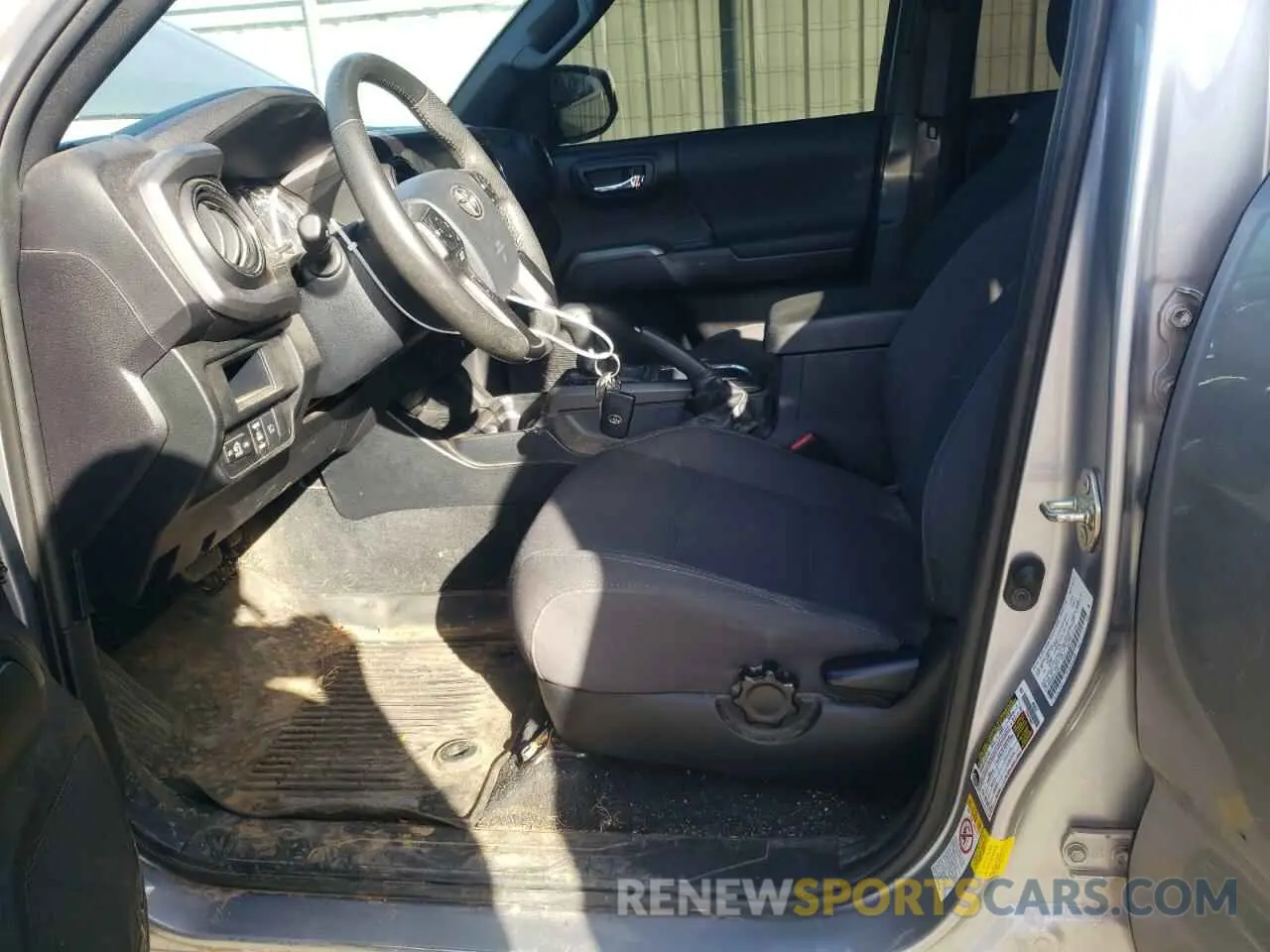 7 Photograph of a damaged car 5TFCZ5AN9KX211007 TOYOTA TACOMA 2019