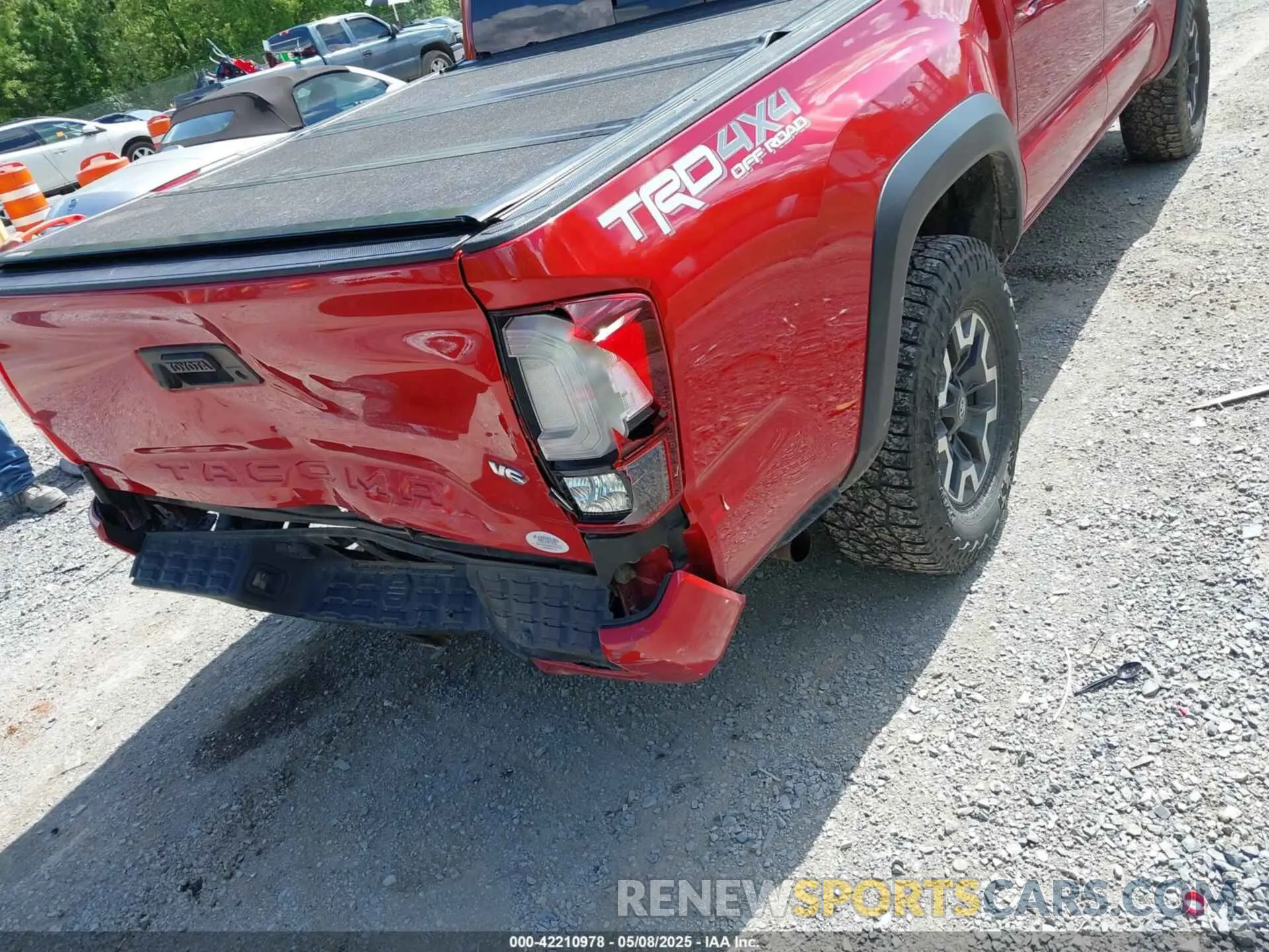 17 Photograph of a damaged car 5TFCZ5ANXKX190152 TOYOTA TACOMA 2019