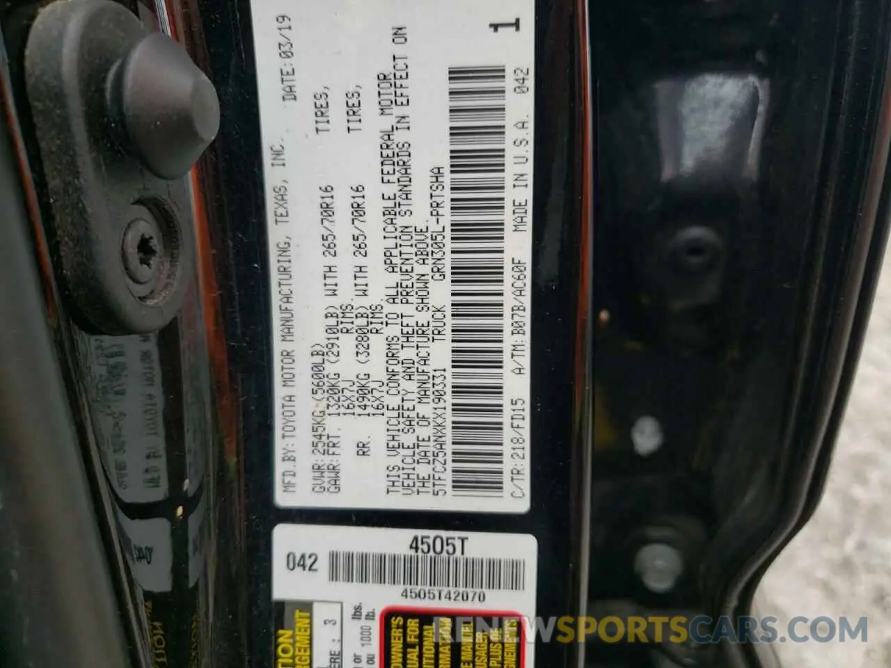 10 Photograph of a damaged car 5TFCZ5ANXKX190331 TOYOTA TACOMA 2019