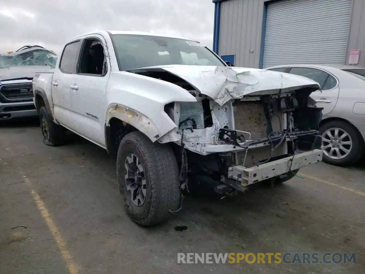 1 Photograph of a damaged car 5TFCZ5ANXKX207015 TOYOTA TACOMA 2019