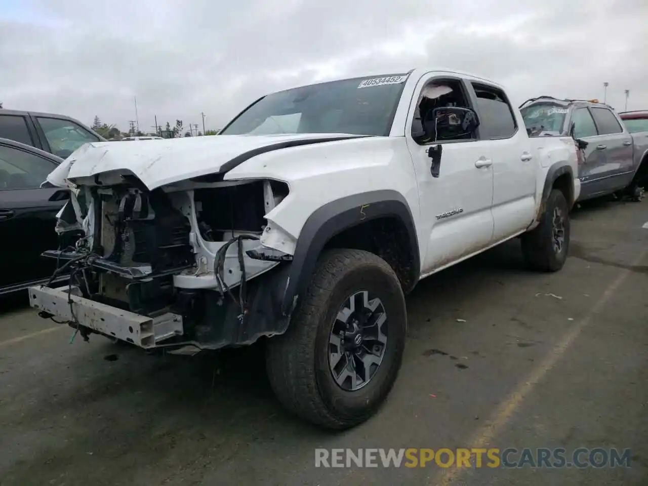 2 Photograph of a damaged car 5TFCZ5ANXKX207015 TOYOTA TACOMA 2019