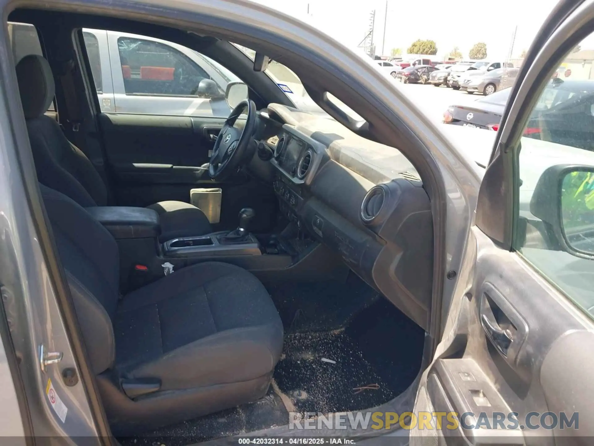 5 Photograph of a damaged car 5TFDZ5BN4KX043893 TOYOTA TACOMA 2019