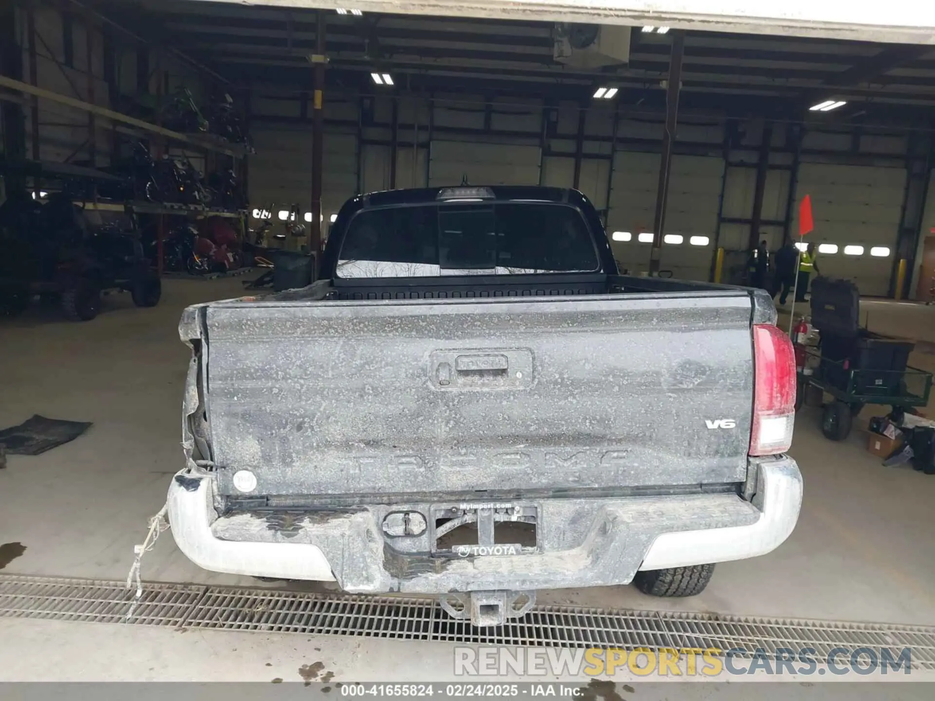 17 Photograph of a damaged car 5TFDZ5BN9KX043596 TOYOTA TACOMA 2019