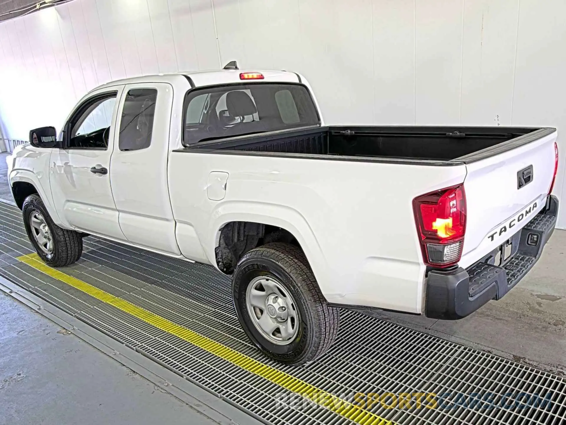 16 Photograph of a damaged car 5TFRX5GN0KX143610 TOYOTA TACOMA 2019
