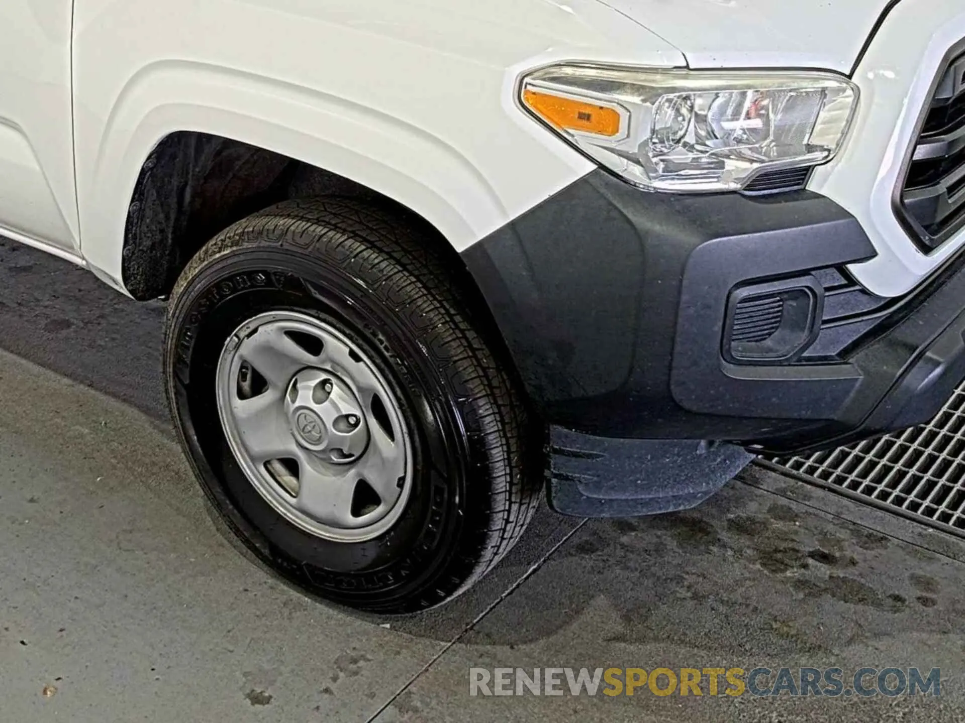 21 Photograph of a damaged car 5TFRX5GN0KX143610 TOYOTA TACOMA 2019