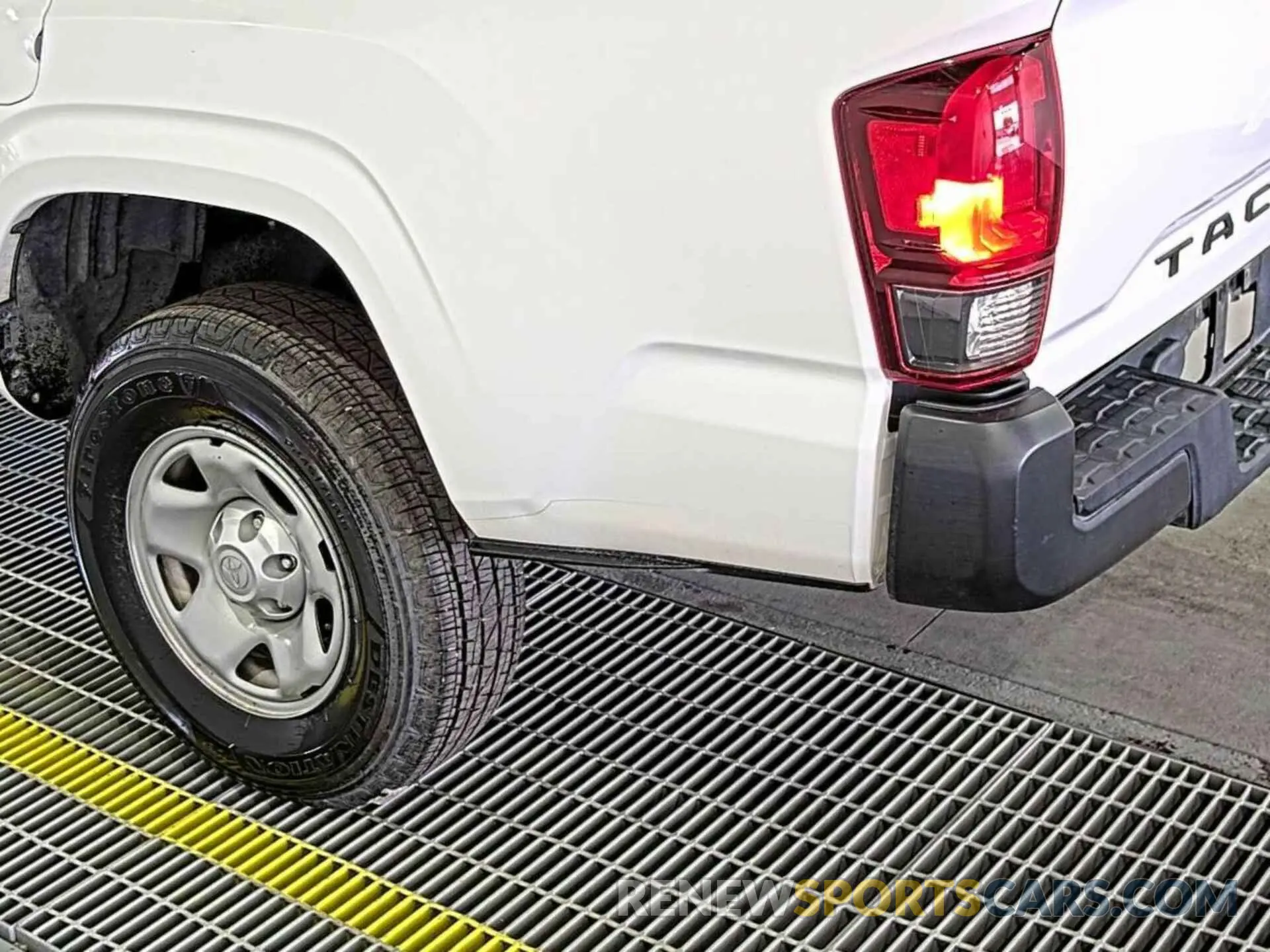 27 Photograph of a damaged car 5TFRX5GN0KX143610 TOYOTA TACOMA 2019
