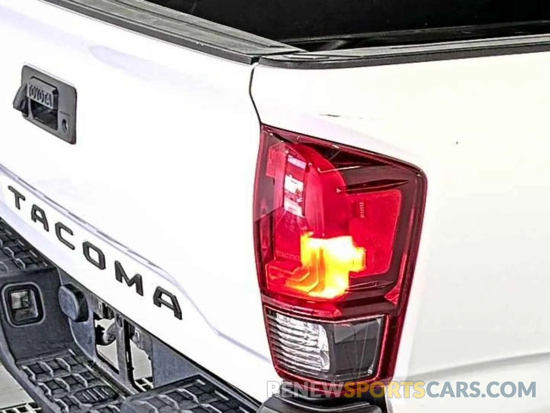 3 Photograph of a damaged car 5TFRX5GN0KX143610 TOYOTA TACOMA 2019