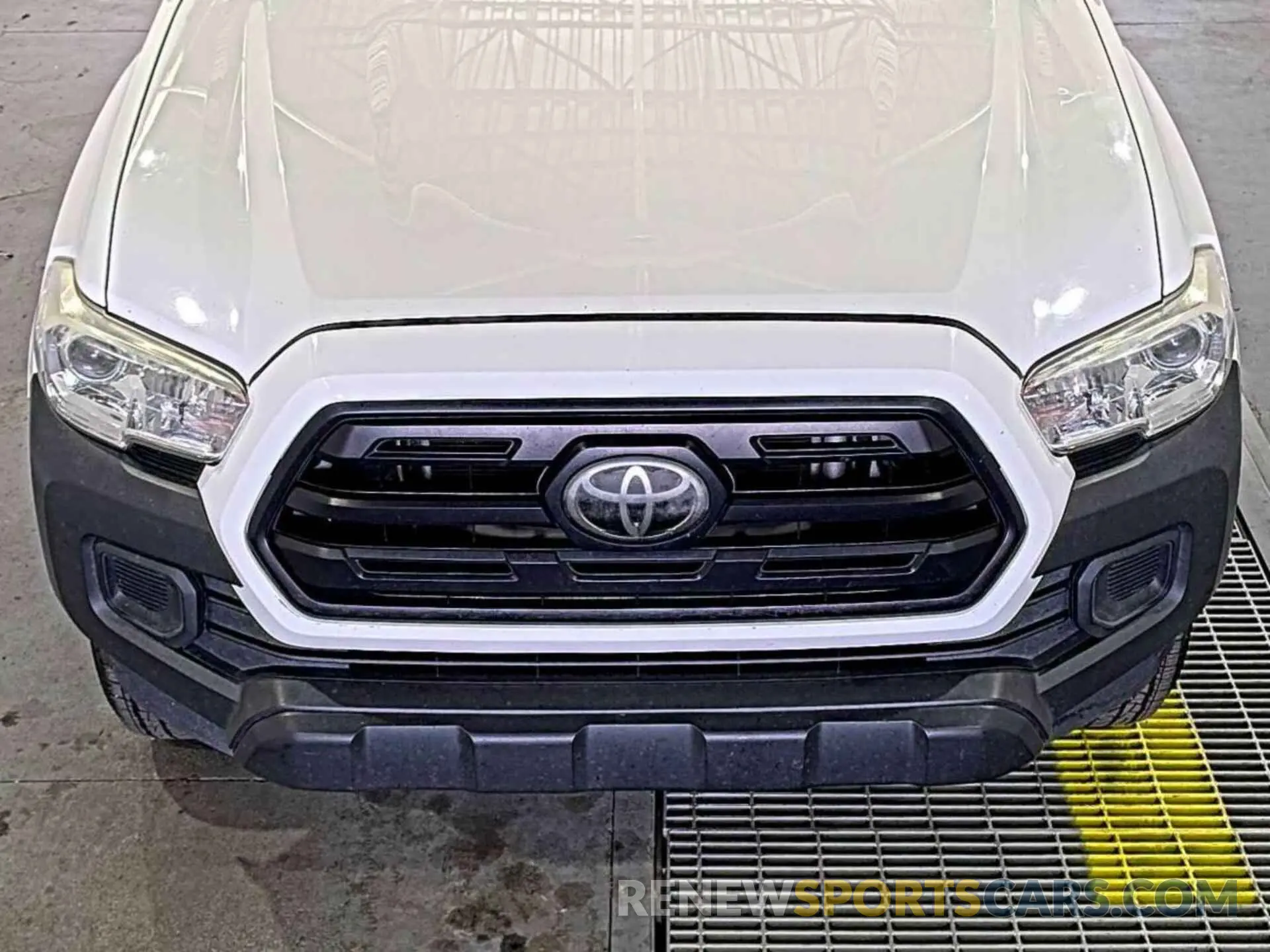 9 Photograph of a damaged car 5TFRX5GN0KX143610 TOYOTA TACOMA 2019