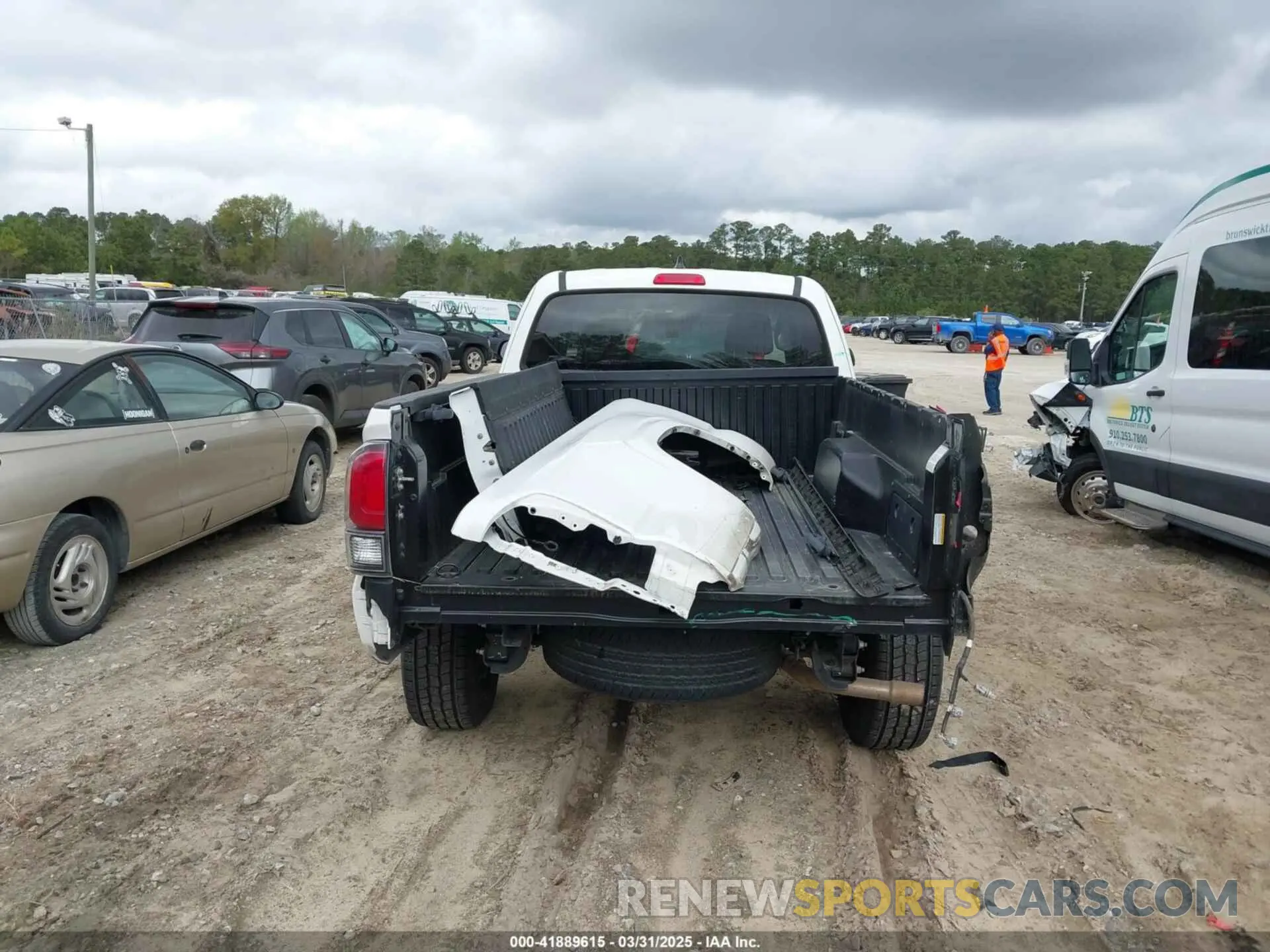 17 Photograph of a damaged car 5TFRX5GN1KX141879 TOYOTA TACOMA 2019