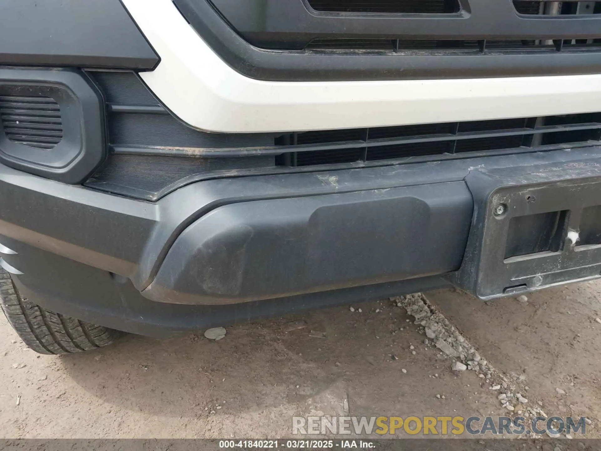 18 Photograph of a damaged car 5TFRX5GN1KX162876 TOYOTA TACOMA 2019