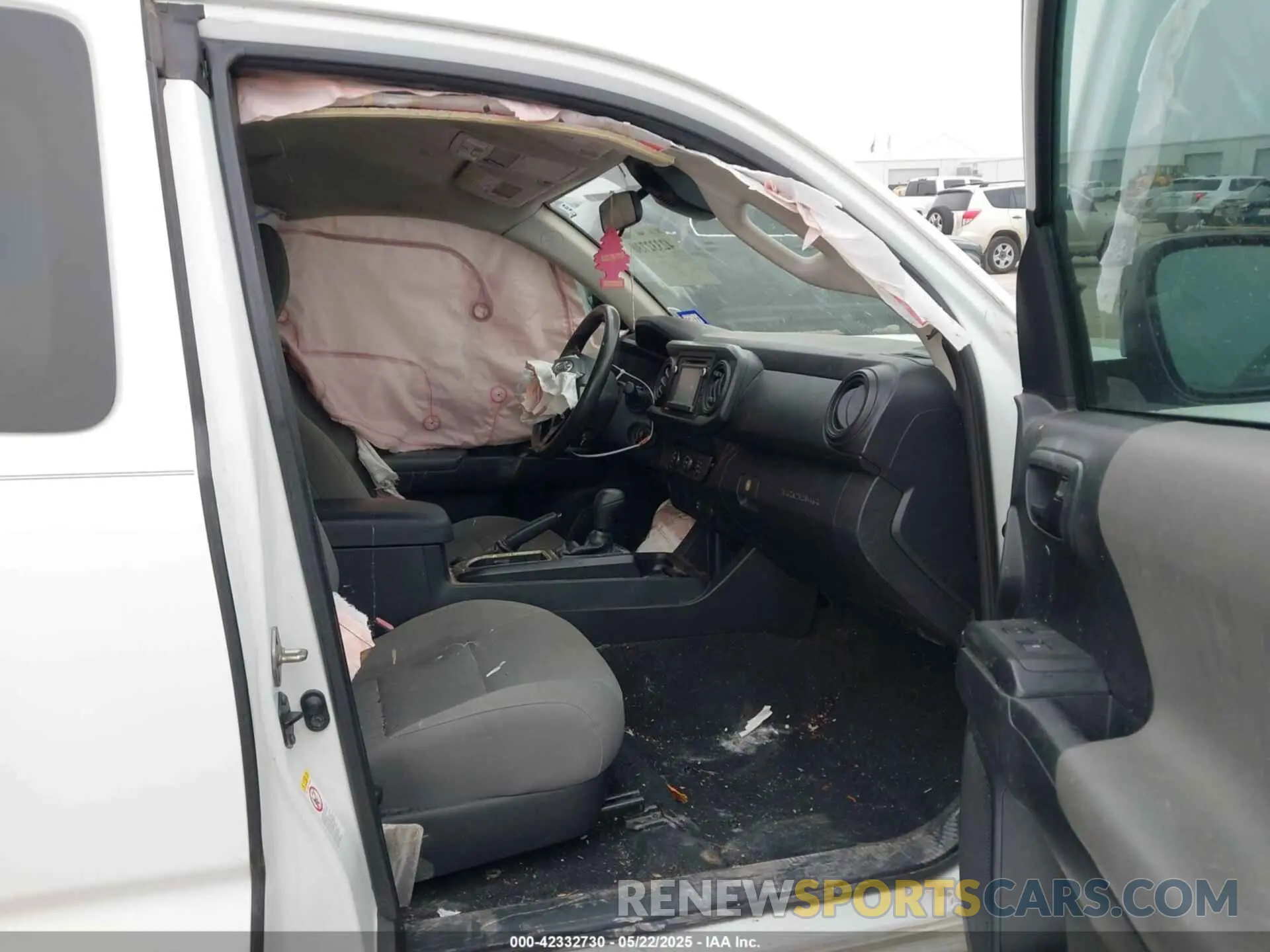 5 Photograph of a damaged car 5TFRX5GN2KX137484 TOYOTA TACOMA 2019
