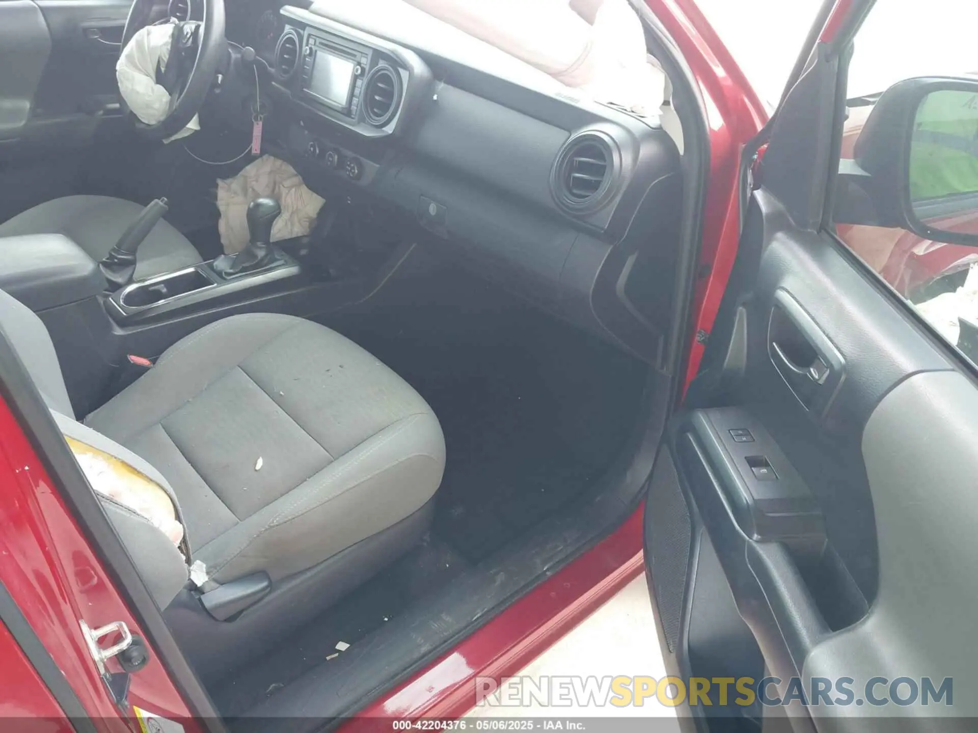 5 Photograph of a damaged car 5TFRX5GN2KX146427 TOYOTA TACOMA 2019
