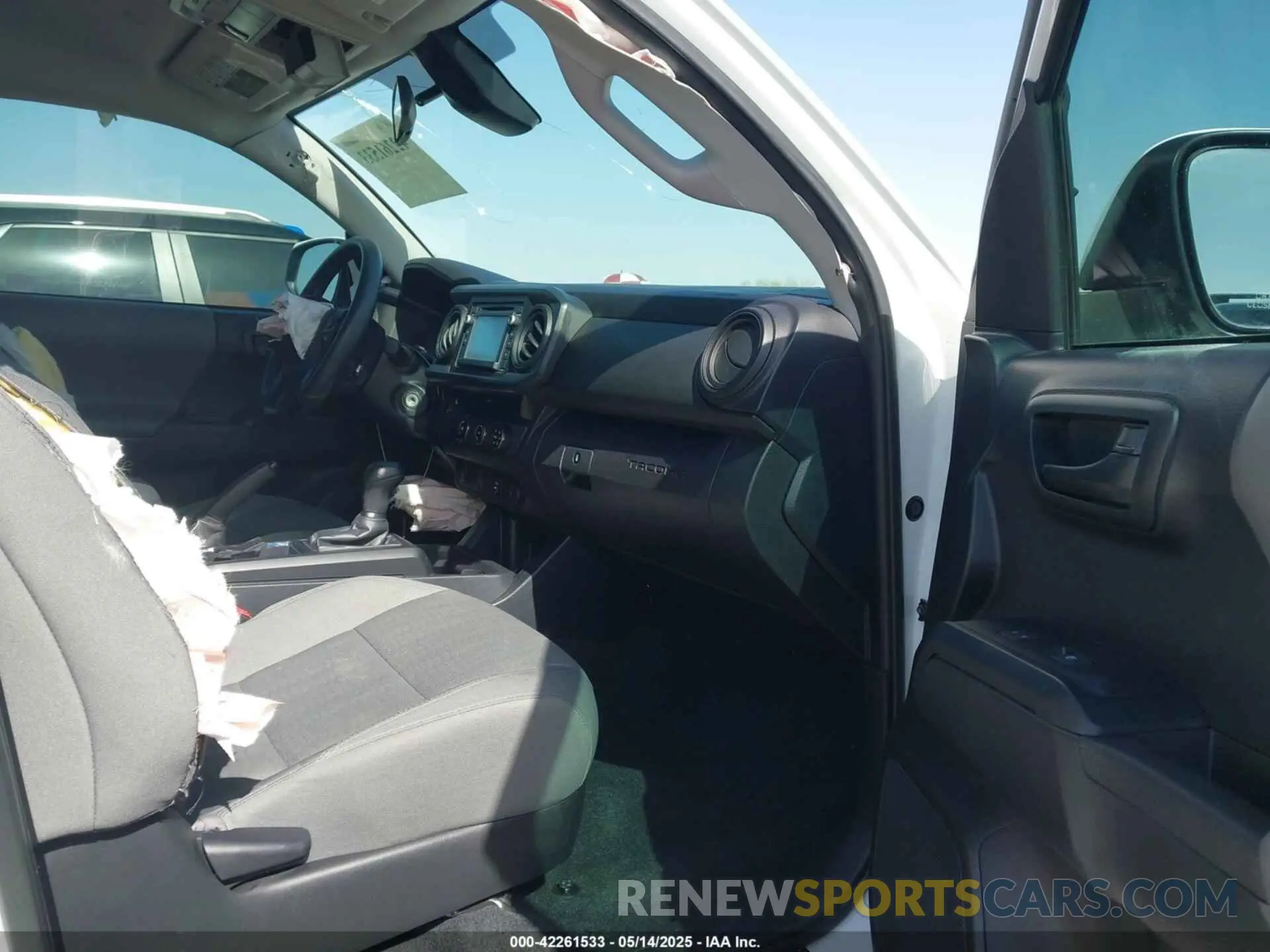 5 Photograph of a damaged car 5TFRX5GN3KX139213 TOYOTA TACOMA 2019