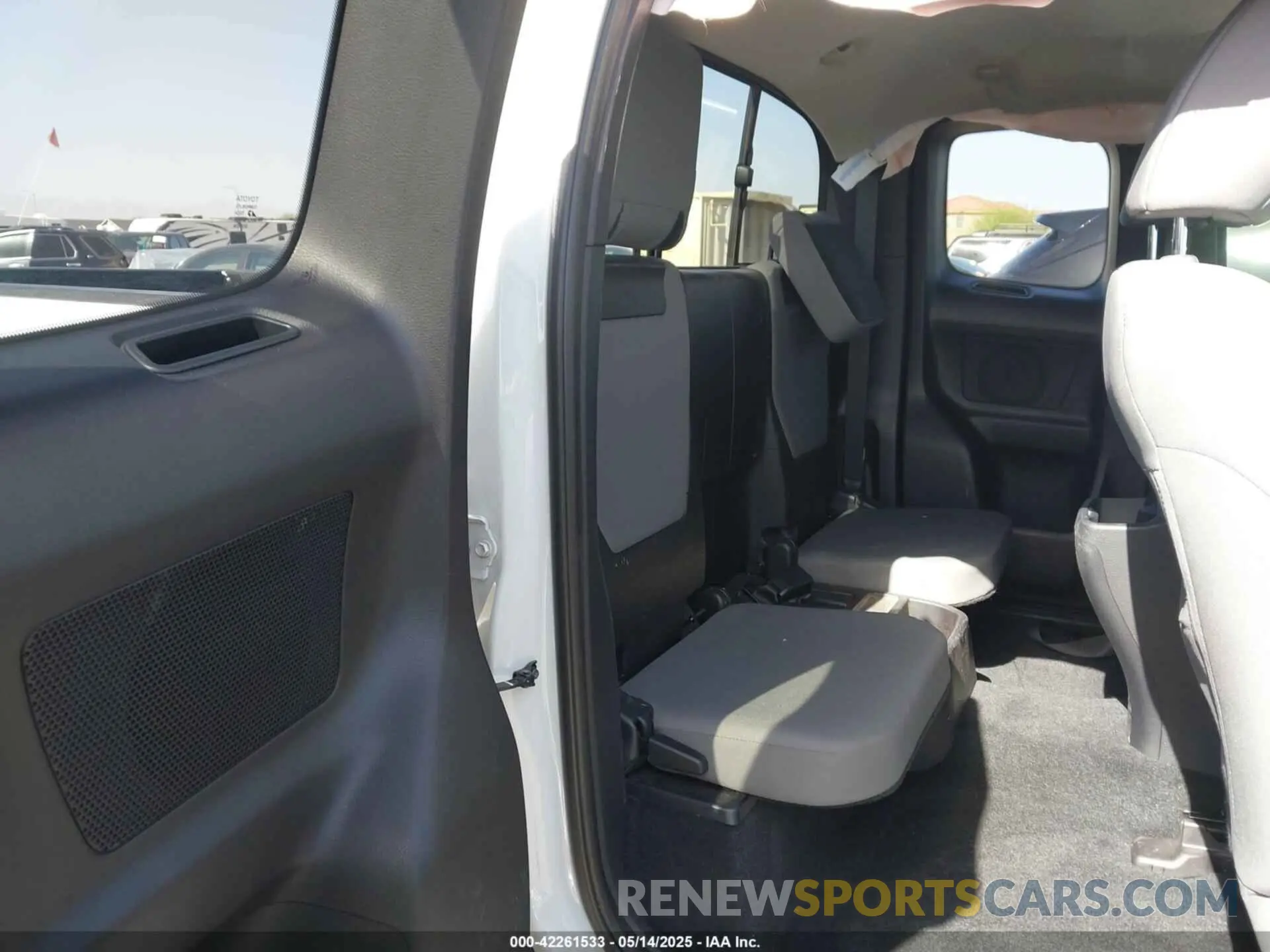 8 Photograph of a damaged car 5TFRX5GN3KX139213 TOYOTA TACOMA 2019
