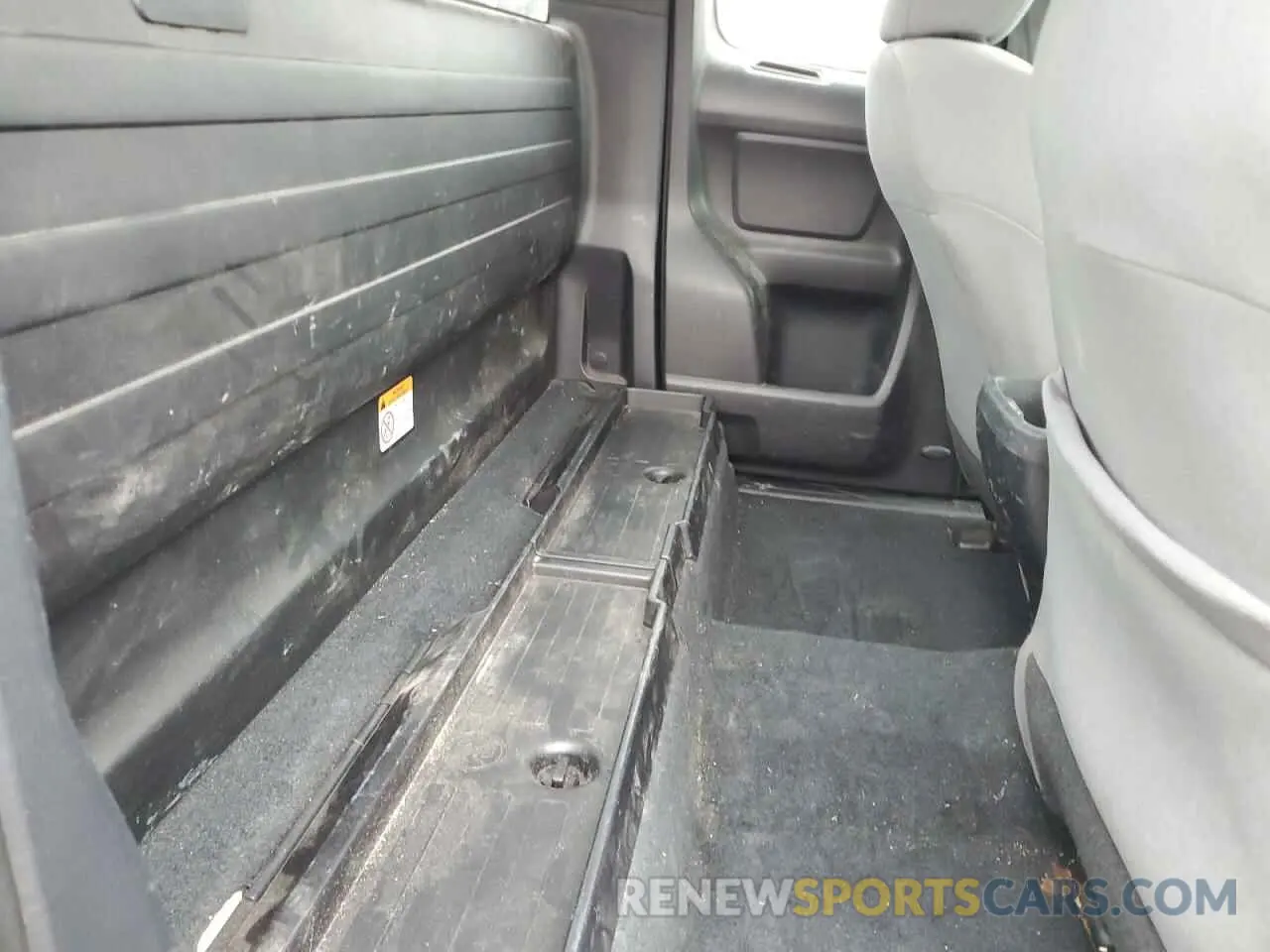 10 Photograph of a damaged car 5TFRX5GN3KX144895 TOYOTA TACOMA 2019