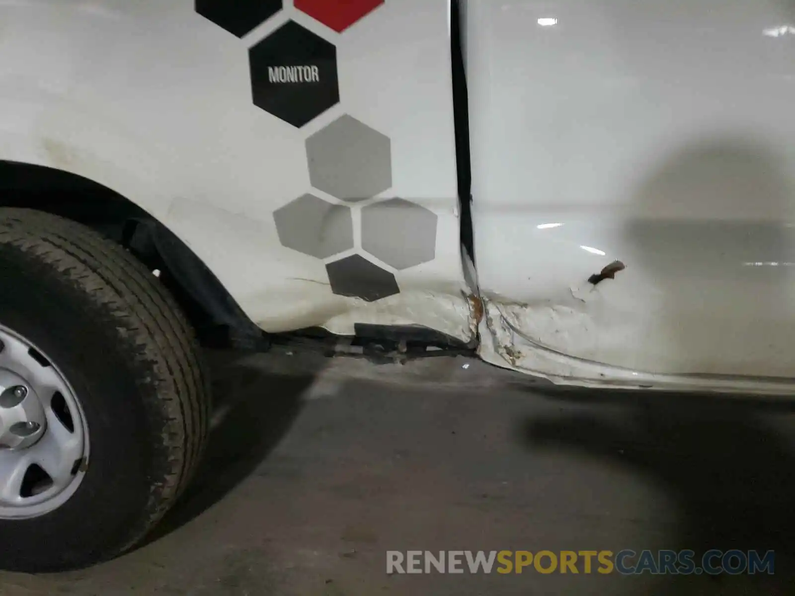 9 Photograph of a damaged car 5TFRX5GN3KX156397 TOYOTA TACOMA 2019