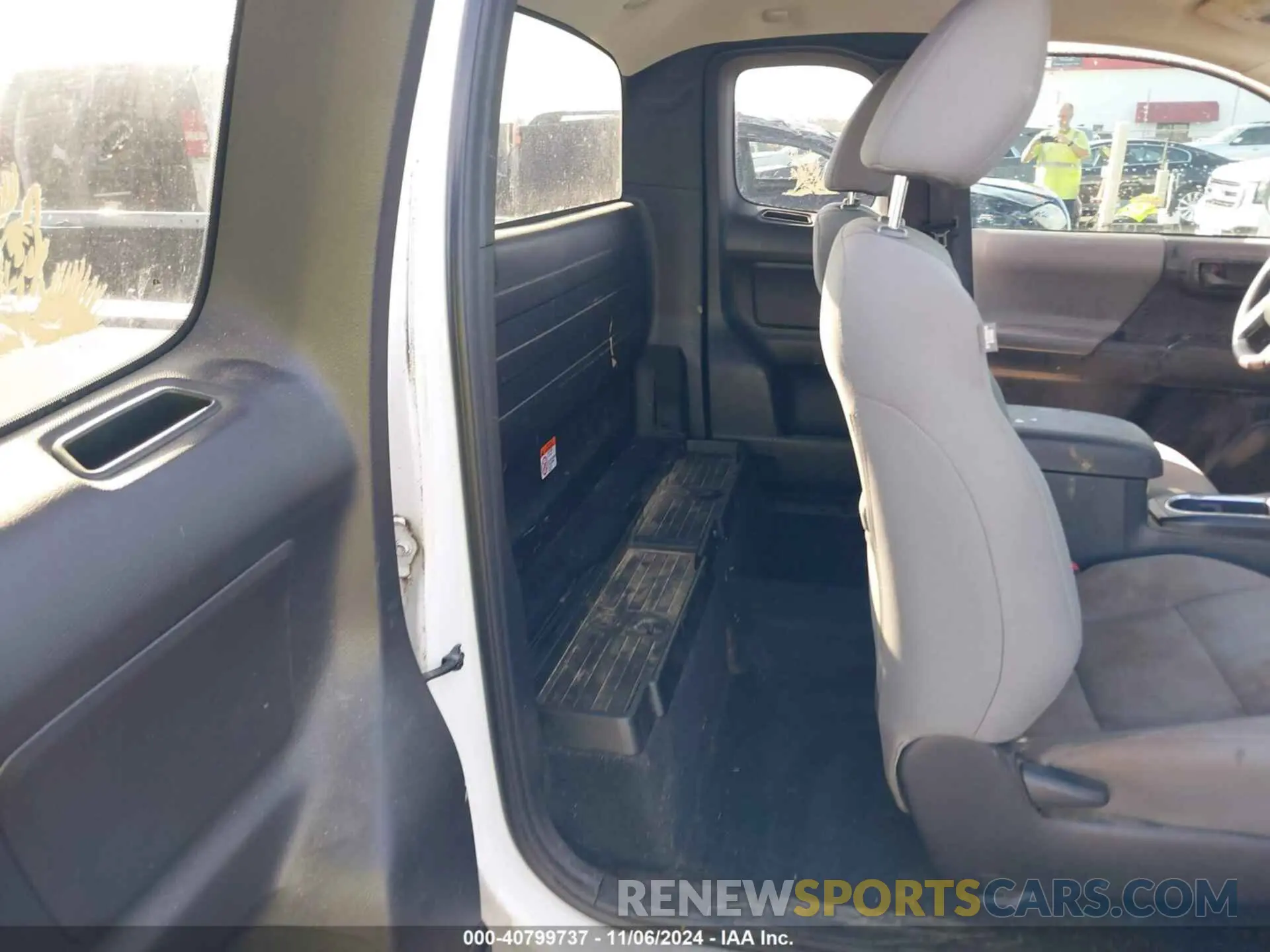 17 Photograph of a damaged car 5TFRX5GN4KX135297 TOYOTA TACOMA 2019