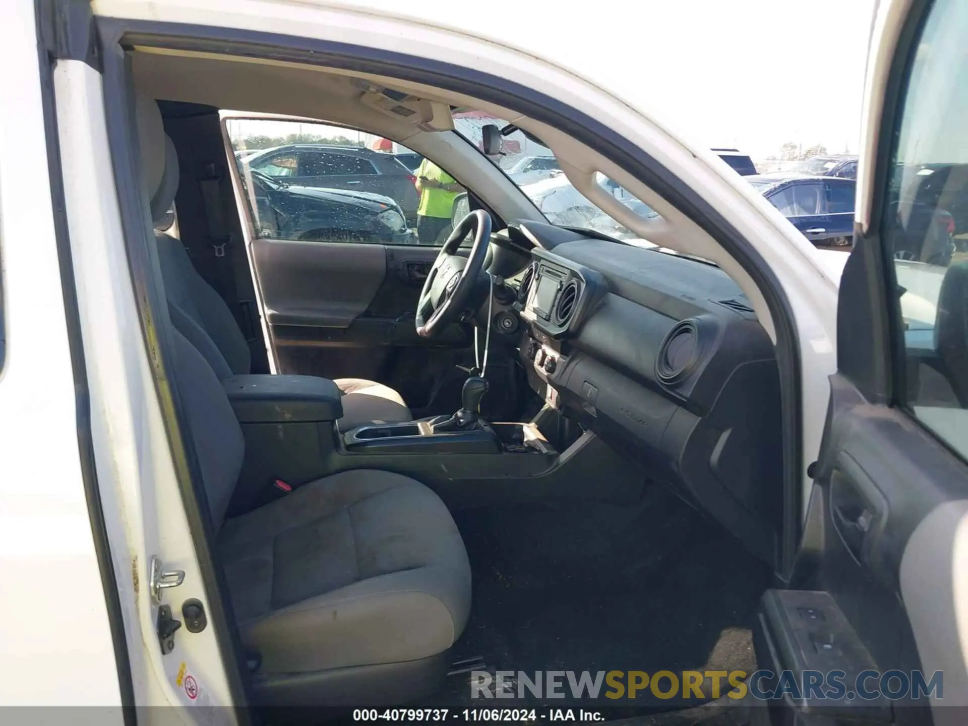 5 Photograph of a damaged car 5TFRX5GN4KX135297 TOYOTA TACOMA 2019