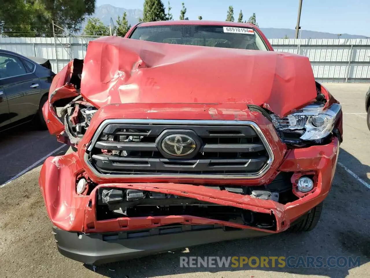 5 Photograph of a damaged car 5TFRX5GN4KX135753 TOYOTA TACOMA 2019