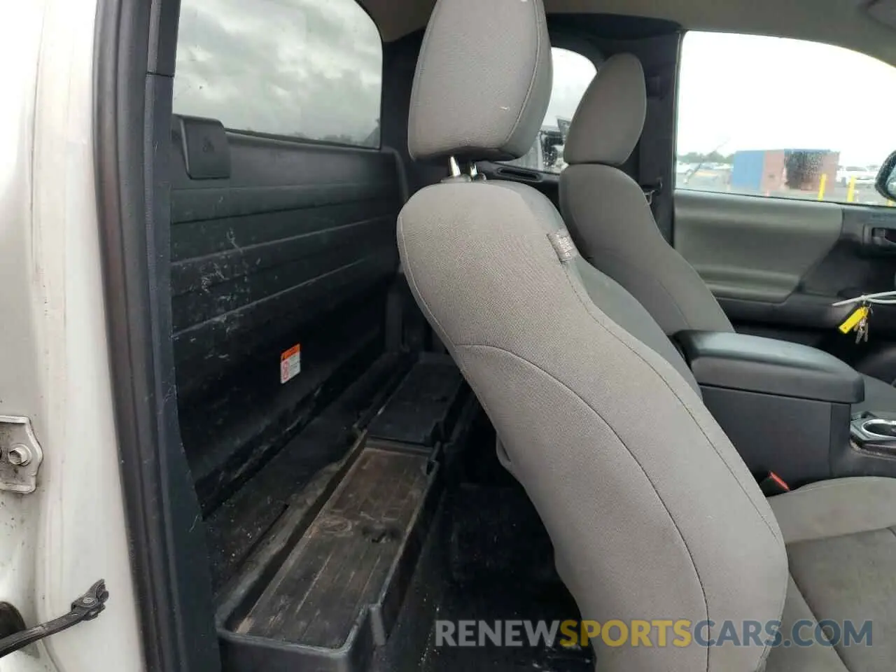 10 Photograph of a damaged car 5TFRX5GN5KX146468 TOYOTA TACOMA 2019