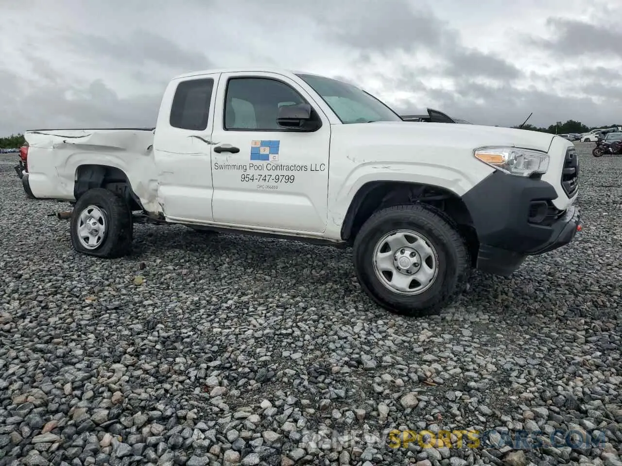 4 Photograph of a damaged car 5TFRX5GN5KX146468 TOYOTA TACOMA 2019