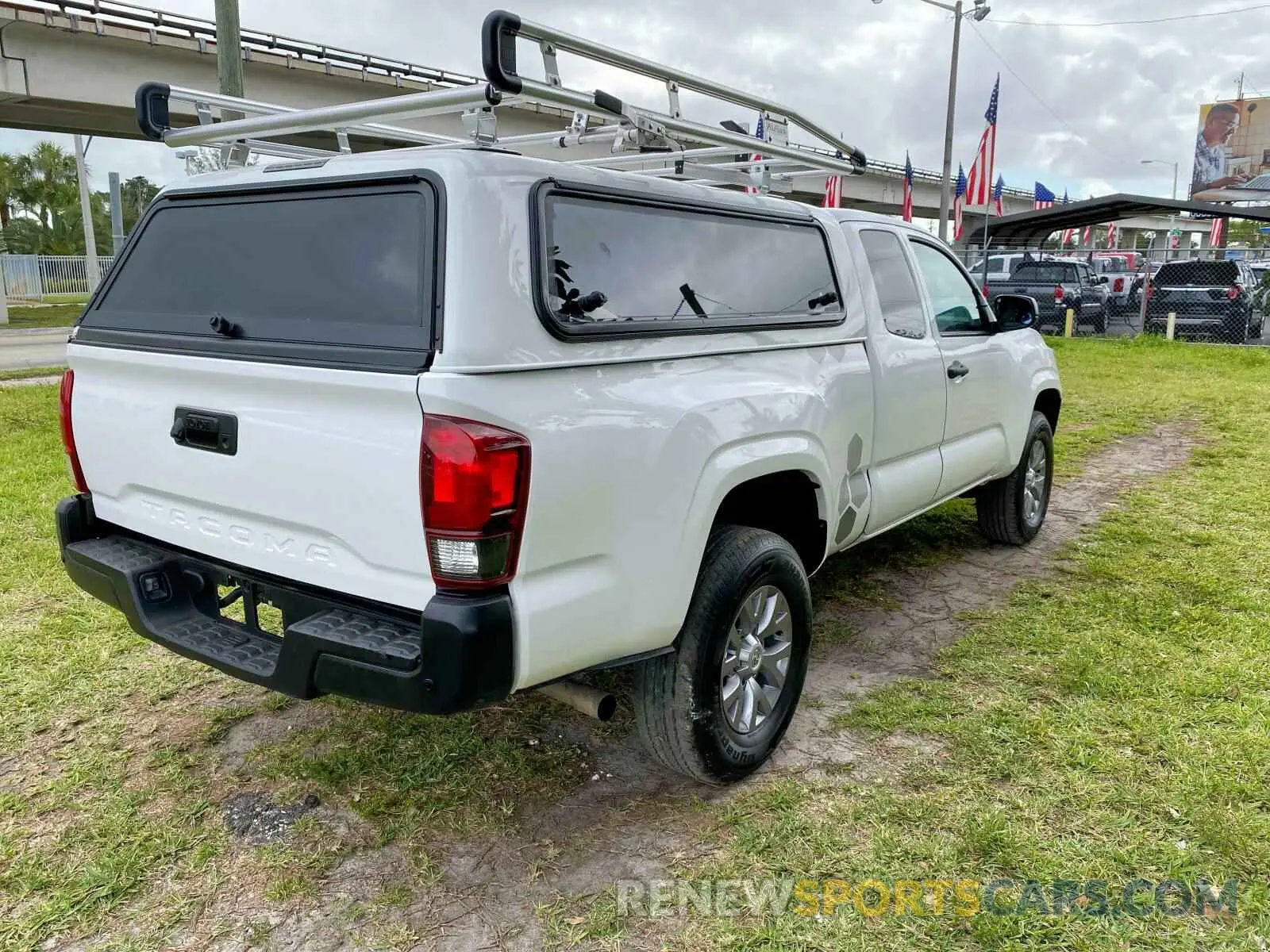 4 Photograph of a damaged car 5TFRX5GN6KX144521 TOYOTA TACOMA 2019