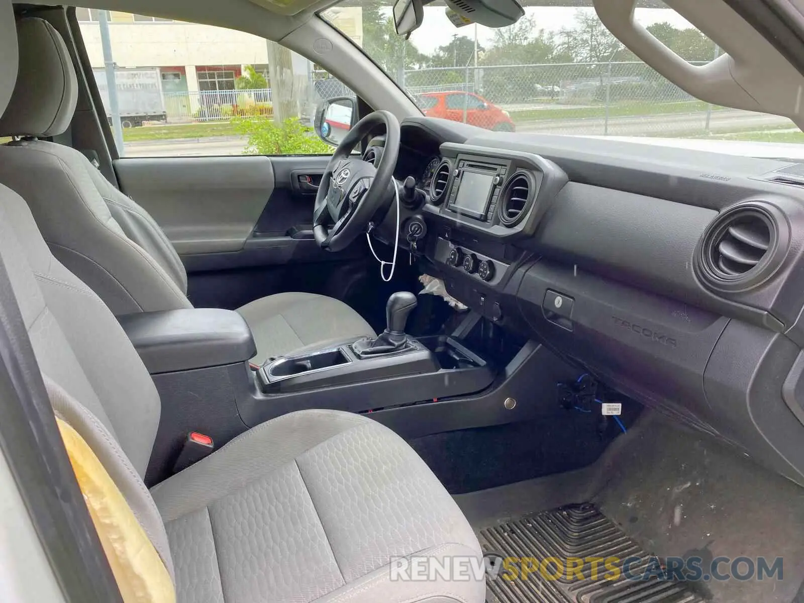 5 Photograph of a damaged car 5TFRX5GN6KX144521 TOYOTA TACOMA 2019
