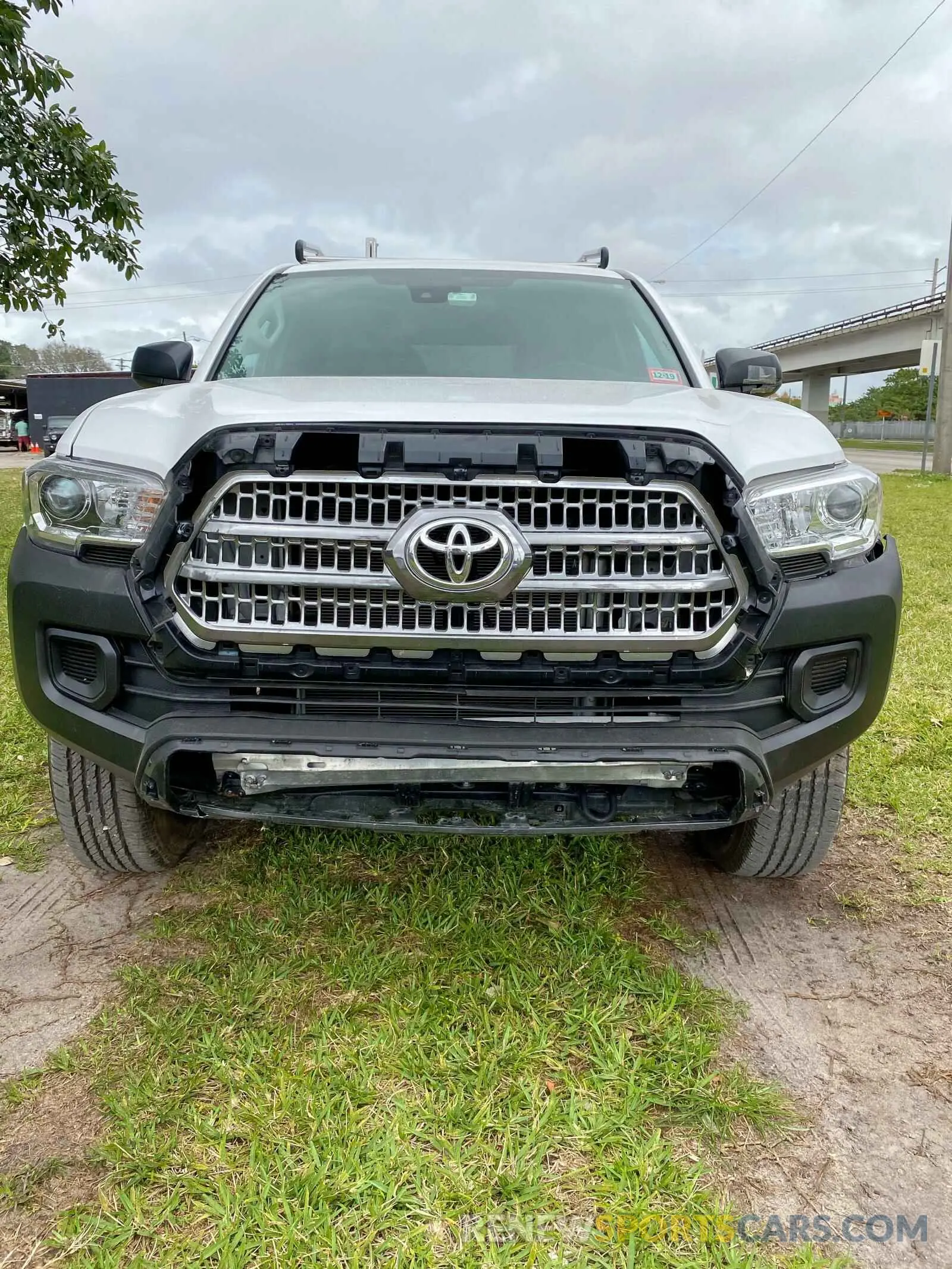 6 Photograph of a damaged car 5TFRX5GN6KX144521 TOYOTA TACOMA 2019