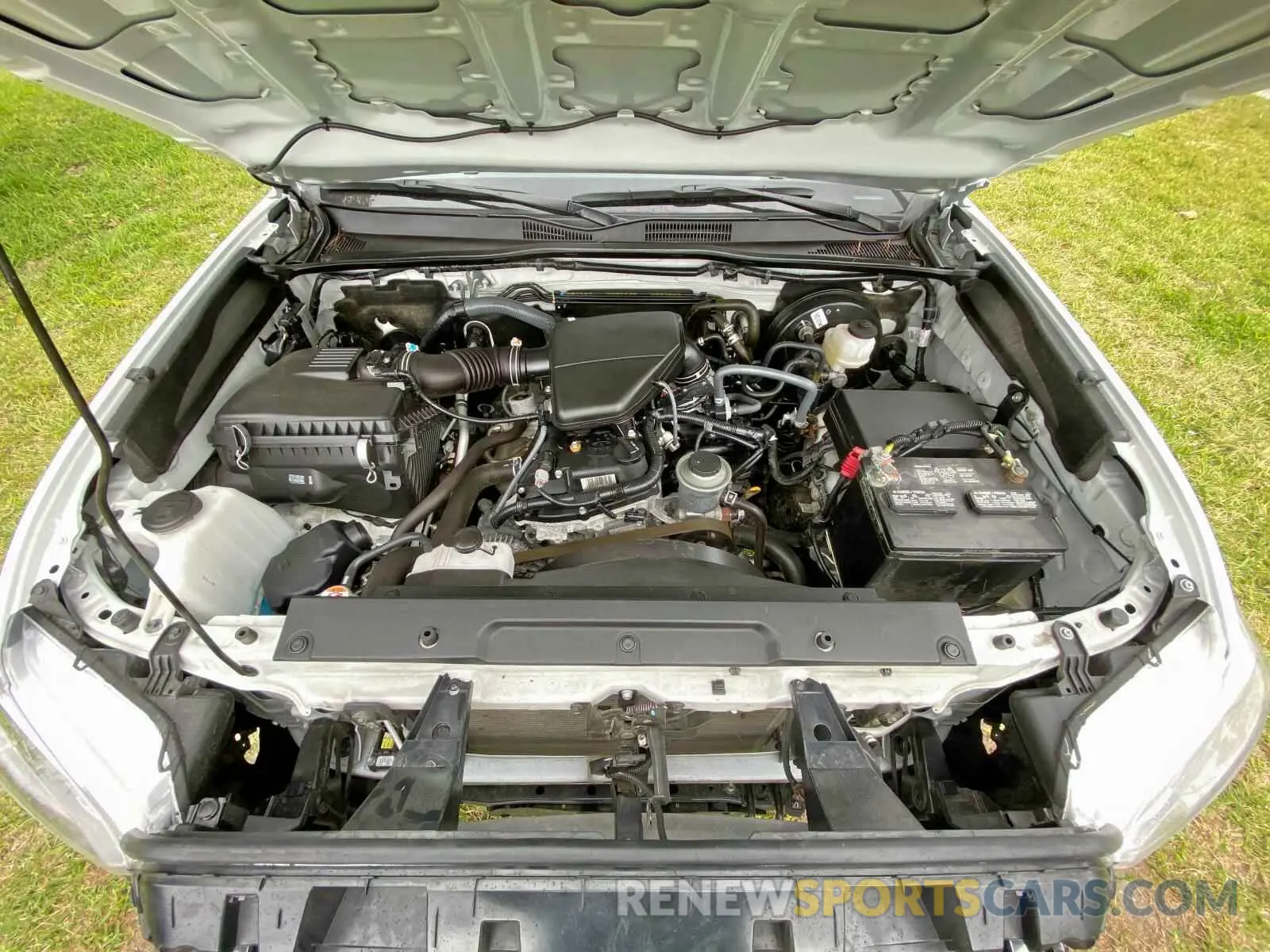 7 Photograph of a damaged car 5TFRX5GN6KX144521 TOYOTA TACOMA 2019