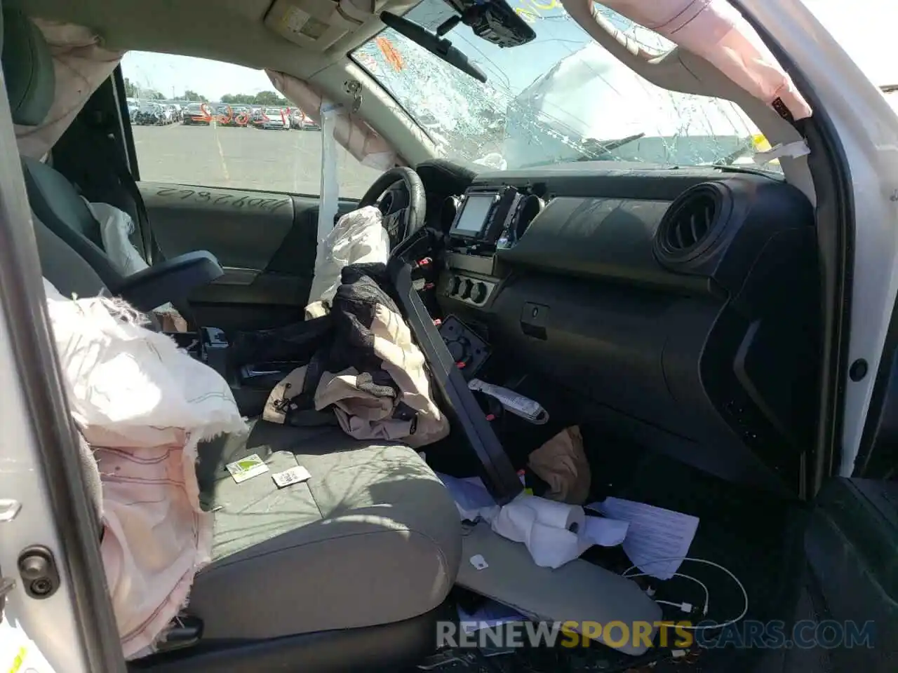 5 Photograph of a damaged car 5TFRX5GN7KX132703 TOYOTA TACOMA 2019