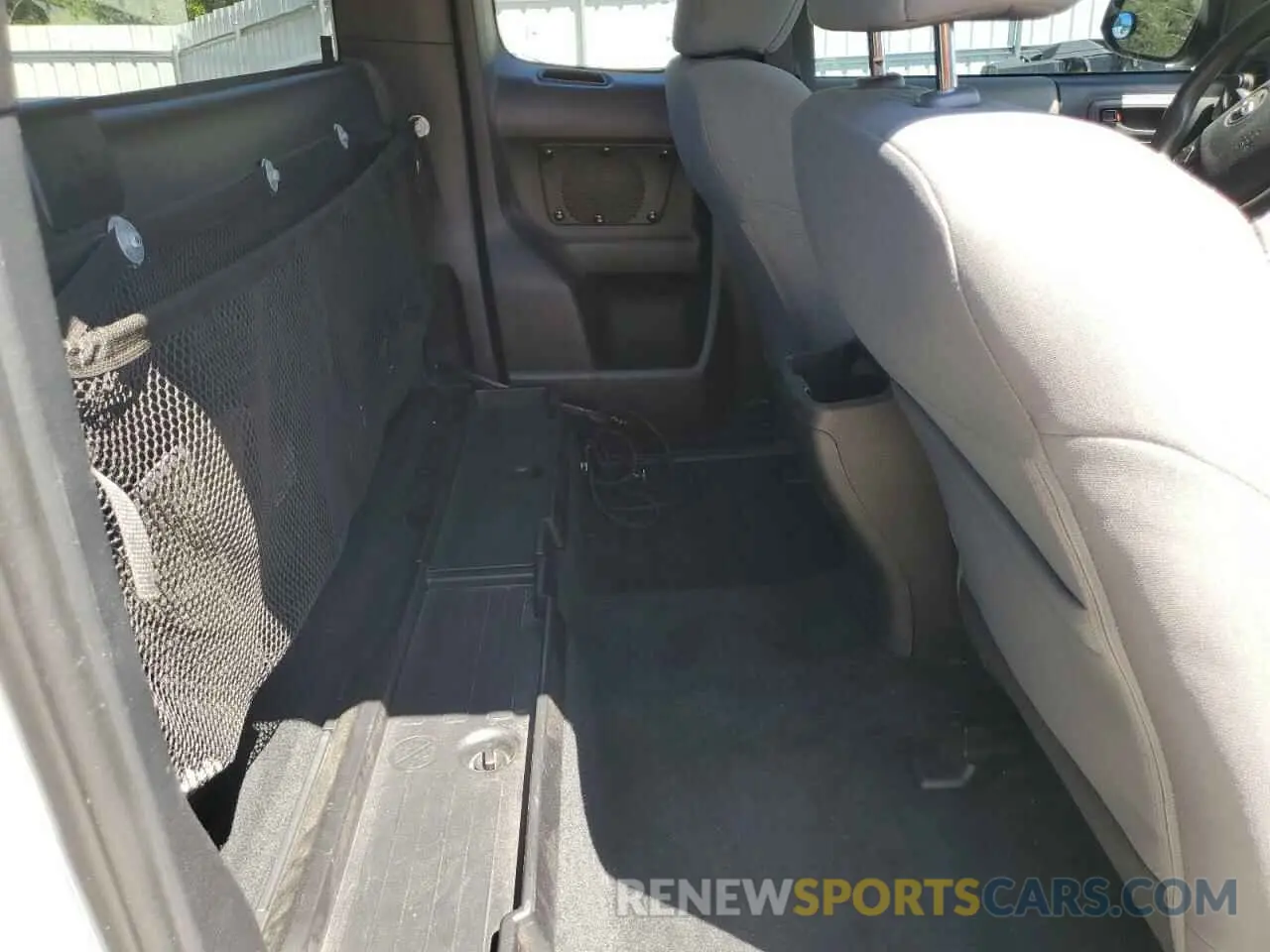 10 Photograph of a damaged car 5TFRX5GN7KX147525 TOYOTA TACOMA 2019