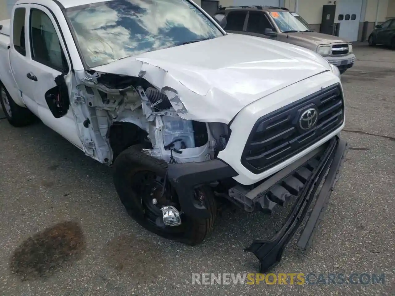 9 Photograph of a damaged car 5TFRX5GN8KX136131 TOYOTA TACOMA 2019