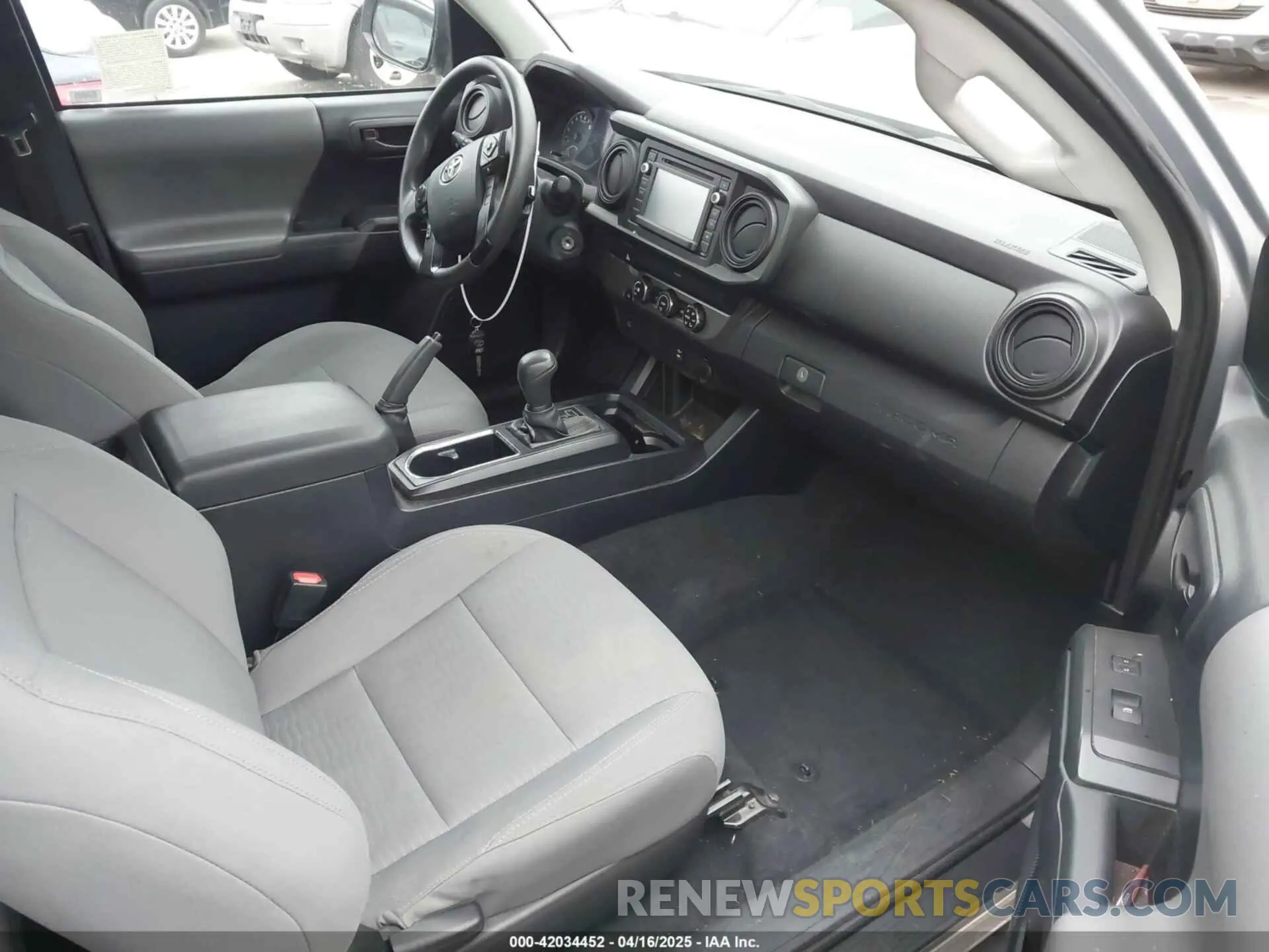 5 Photograph of a damaged car 5TFRX5GN8KX151700 TOYOTA TACOMA 2019
