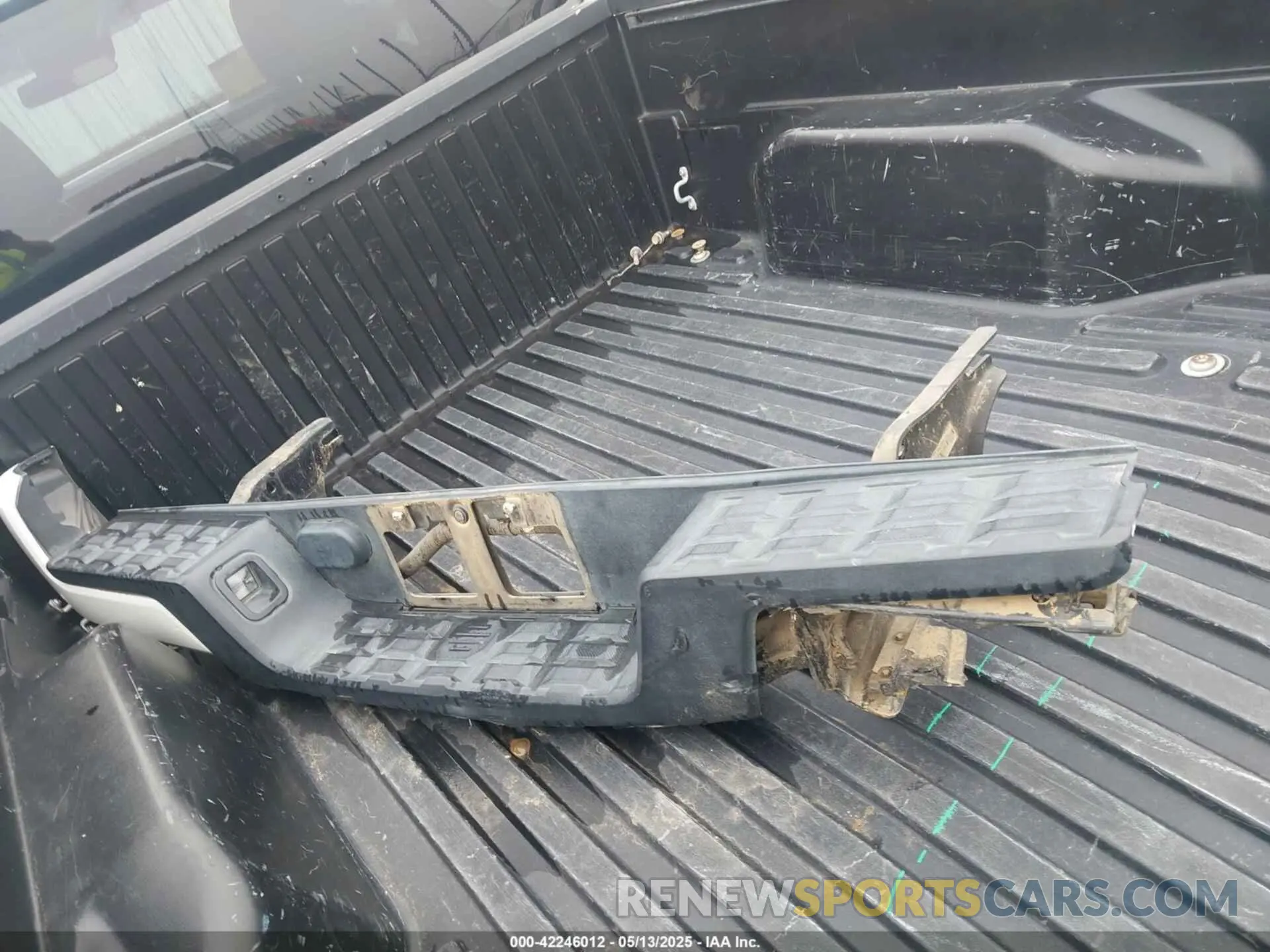 12 Photograph of a damaged car 5TFRX5GN9KX137739 TOYOTA TACOMA 2019