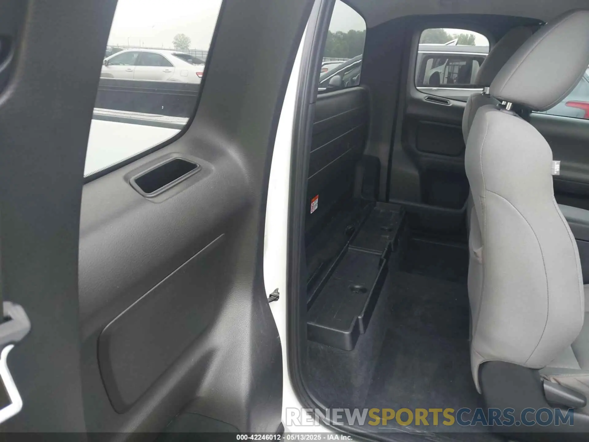 8 Photograph of a damaged car 5TFRX5GN9KX137739 TOYOTA TACOMA 2019