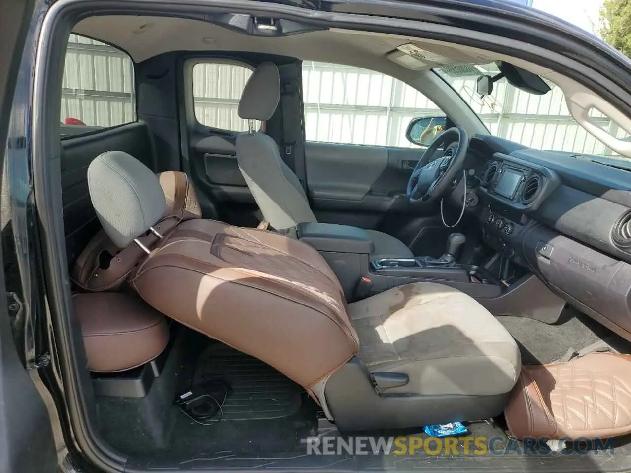 10 Photograph of a damaged car 5TFRX5GN9KX138843 TOYOTA TACOMA 2019