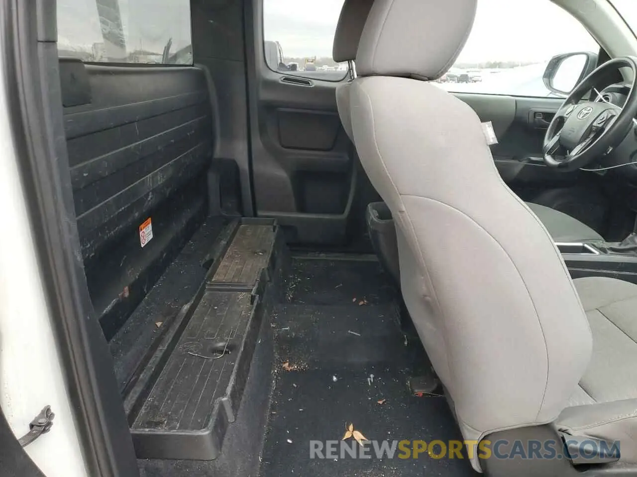 10 Photograph of a damaged car 5TFRX5GN9KX143444 TOYOTA TACOMA 2019