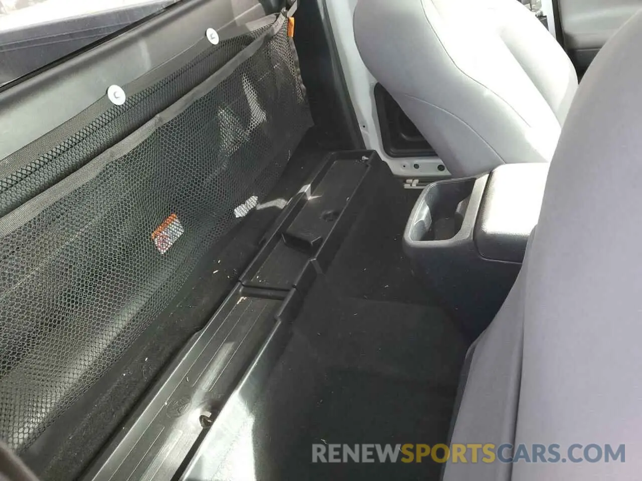 10 Photograph of a damaged car 5TFRX5GN9KX147378 TOYOTA TACOMA 2019