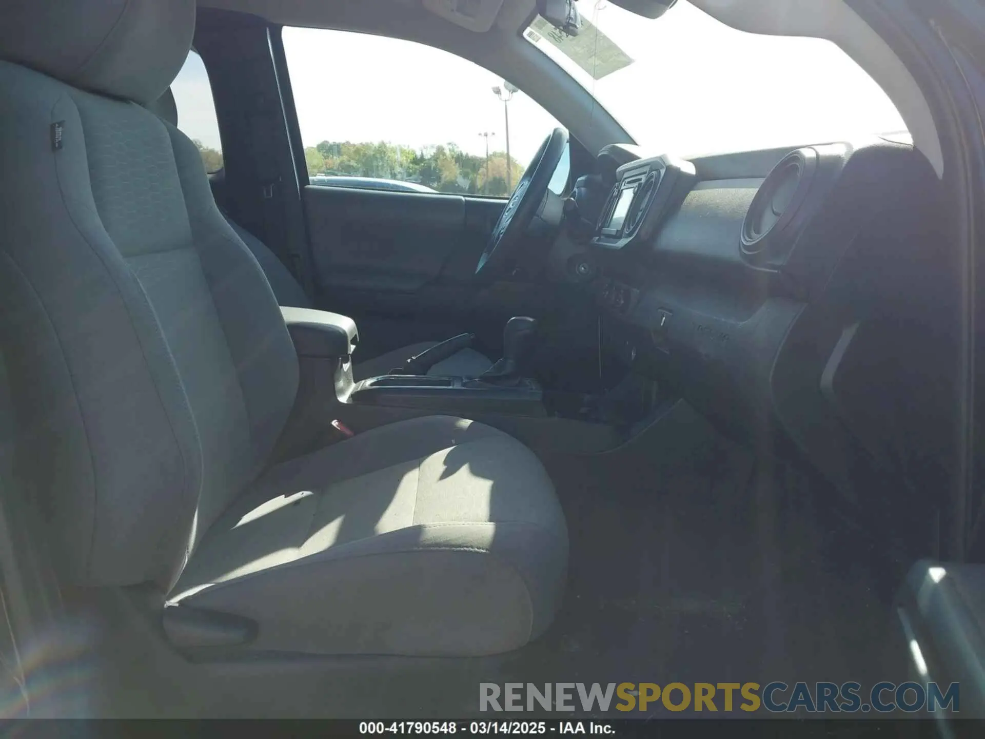 5 Photograph of a damaged car 5TFRX5GN9KX151043 TOYOTA TACOMA 2019