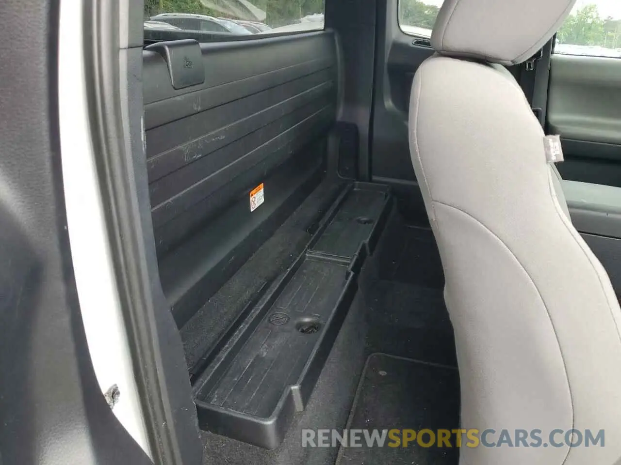 10 Photograph of a damaged car 5TFRX5GN9KX155061 TOYOTA TACOMA 2019