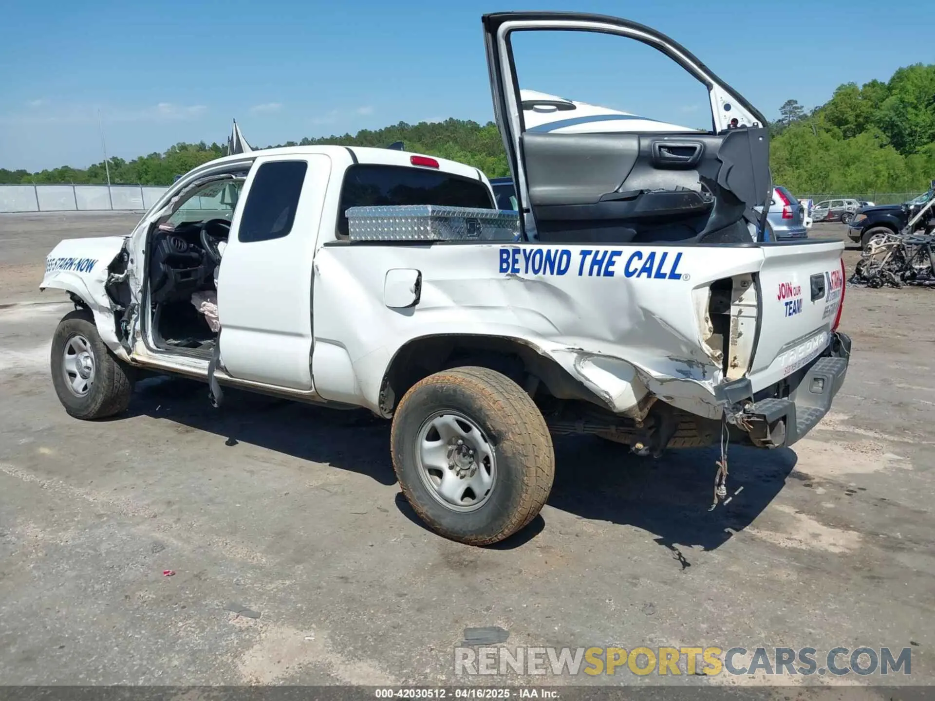 3 Photograph of a damaged car 5TFRX5GNXKX135675 TOYOTA TACOMA 2019