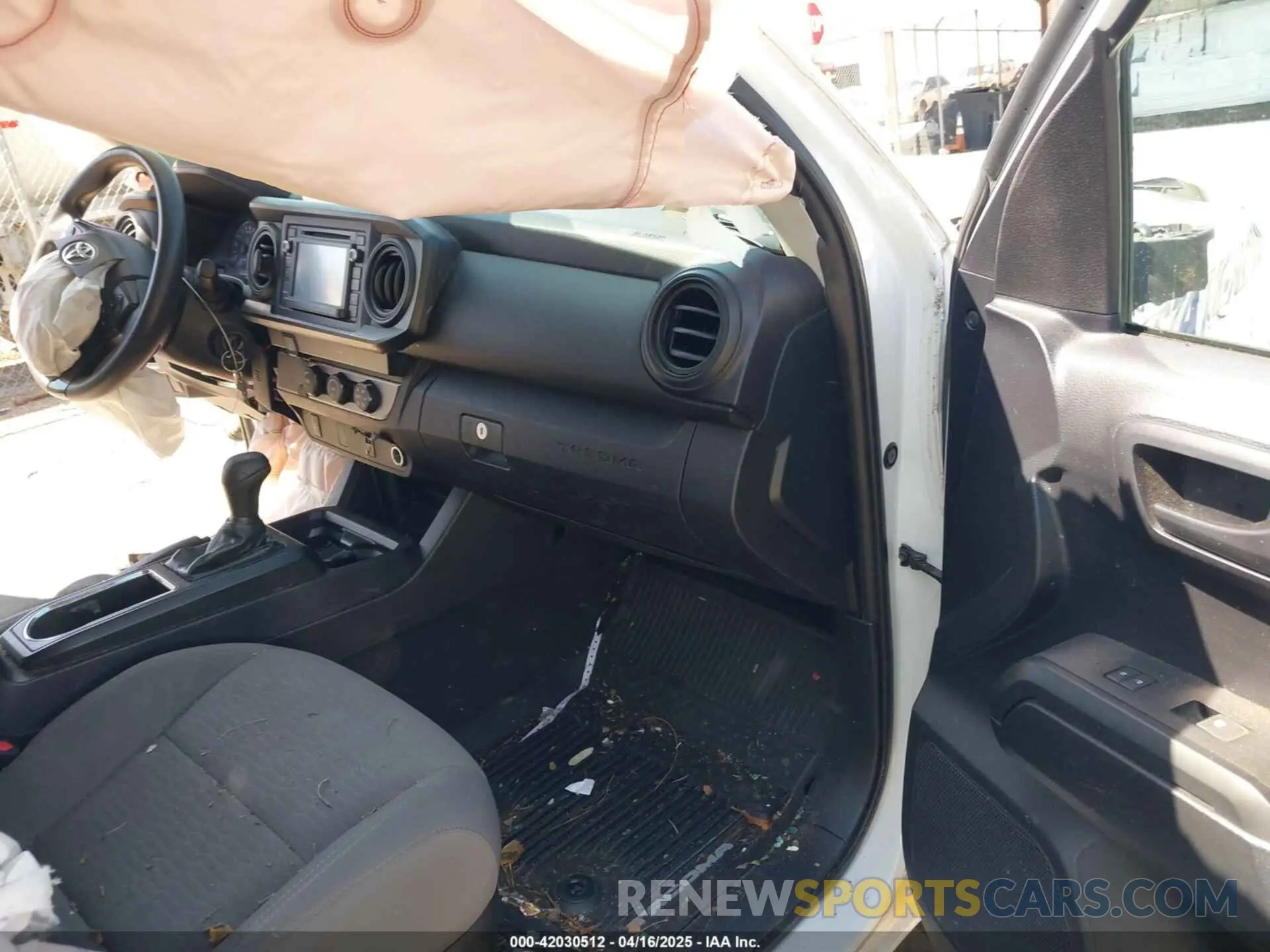 5 Photograph of a damaged car 5TFRX5GNXKX135675 TOYOTA TACOMA 2019