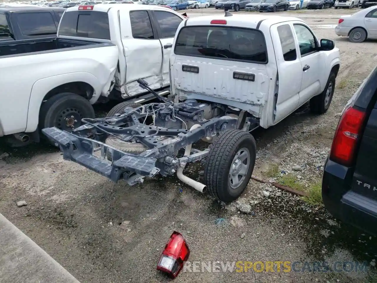 4 Photograph of a damaged car 5TFRX5GNXKX140701 TOYOTA TACOMA 2019