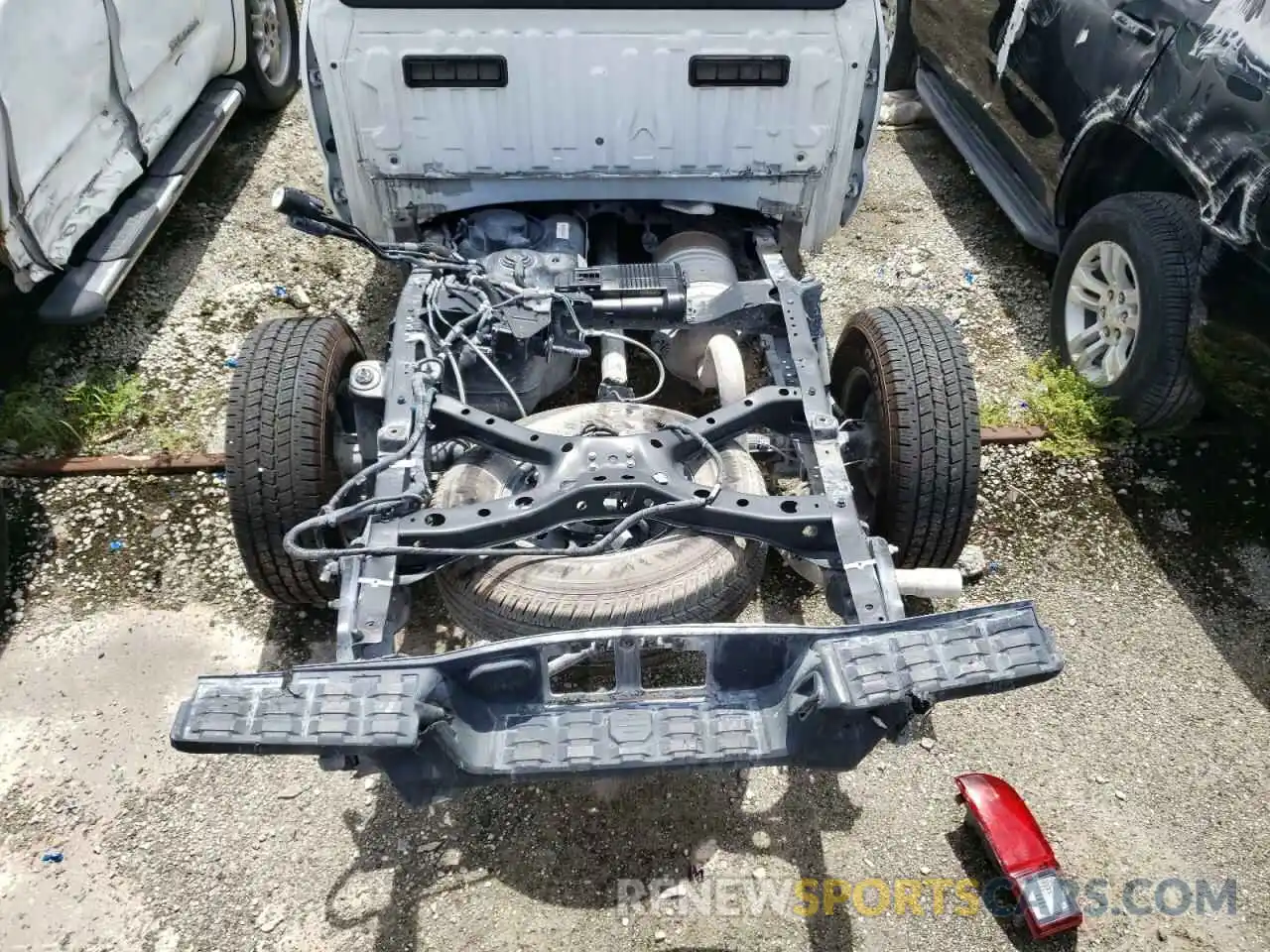 9 Photograph of a damaged car 5TFRX5GNXKX140701 TOYOTA TACOMA 2019