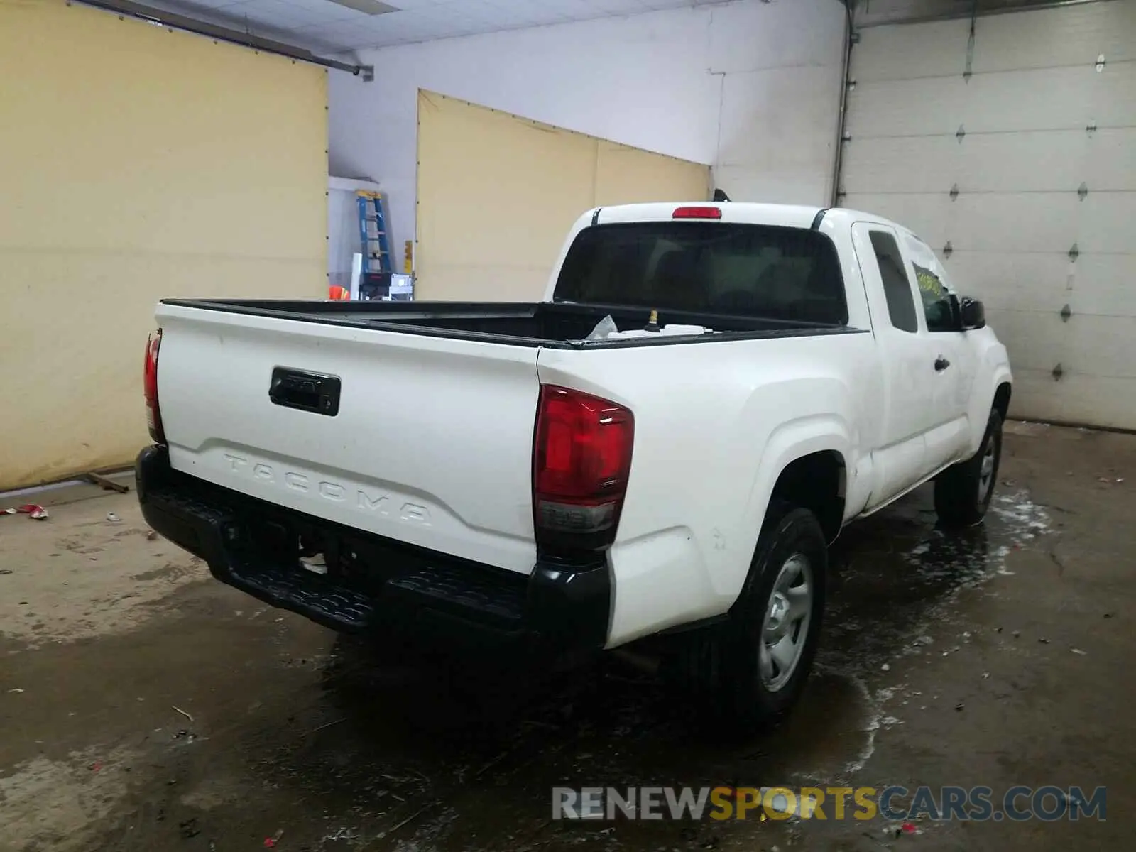 4 Photograph of a damaged car 5TFRX5GNXKX144148 TOYOTA TACOMA 2019