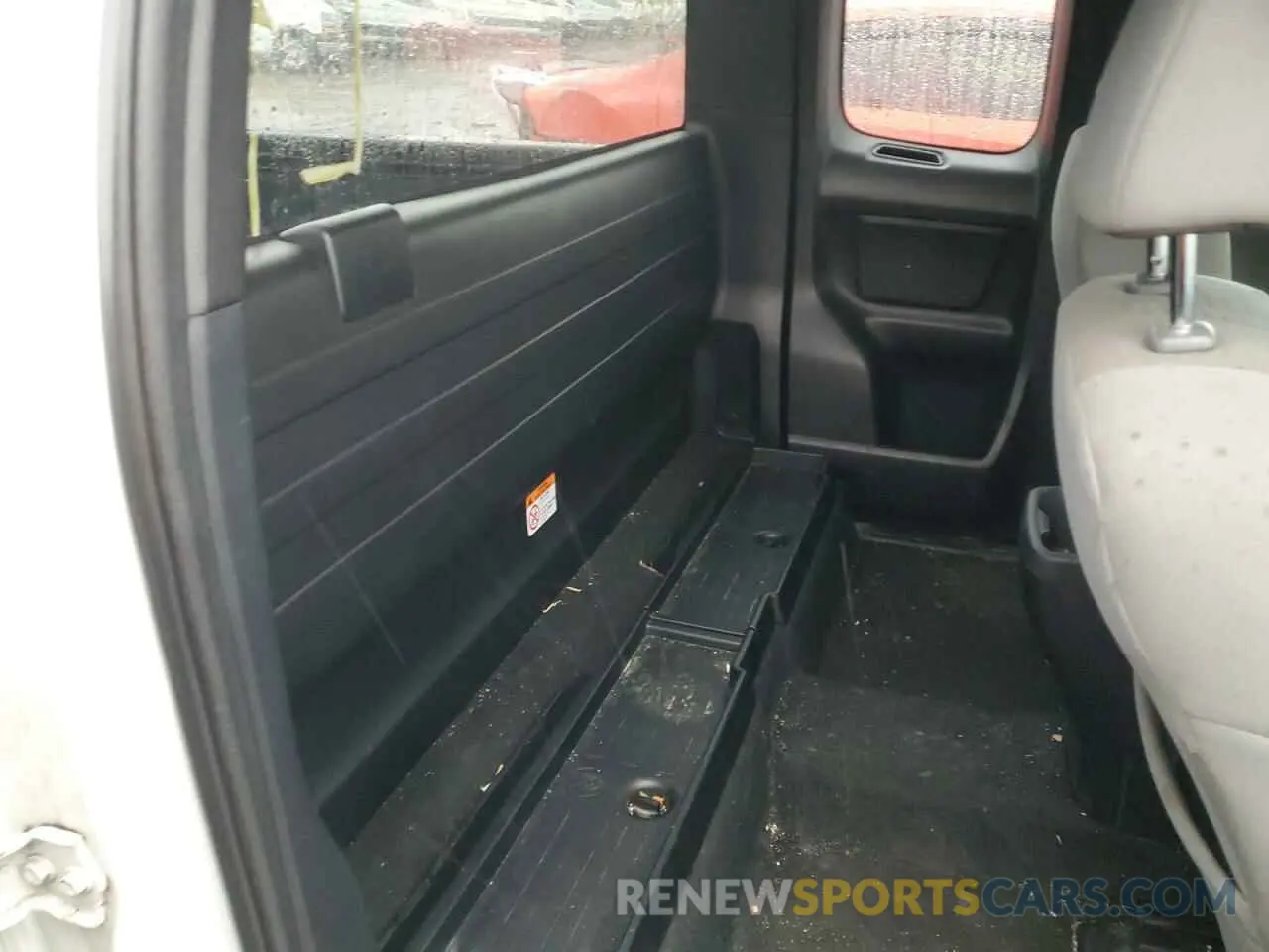 10 Photograph of a damaged car 5TFRX5GNXKX145588 TOYOTA TACOMA 2019
