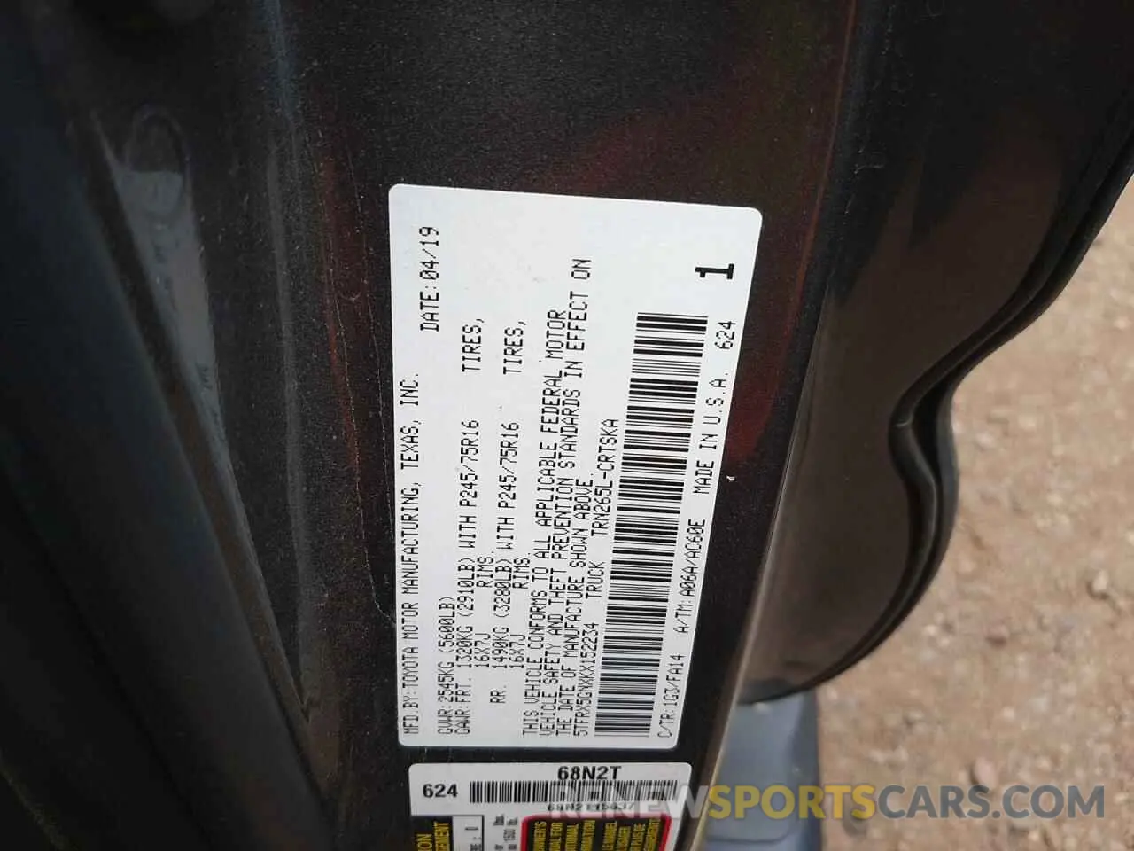 10 Photograph of a damaged car 5TFRX5GNXKX152234 TOYOTA TACOMA 2019